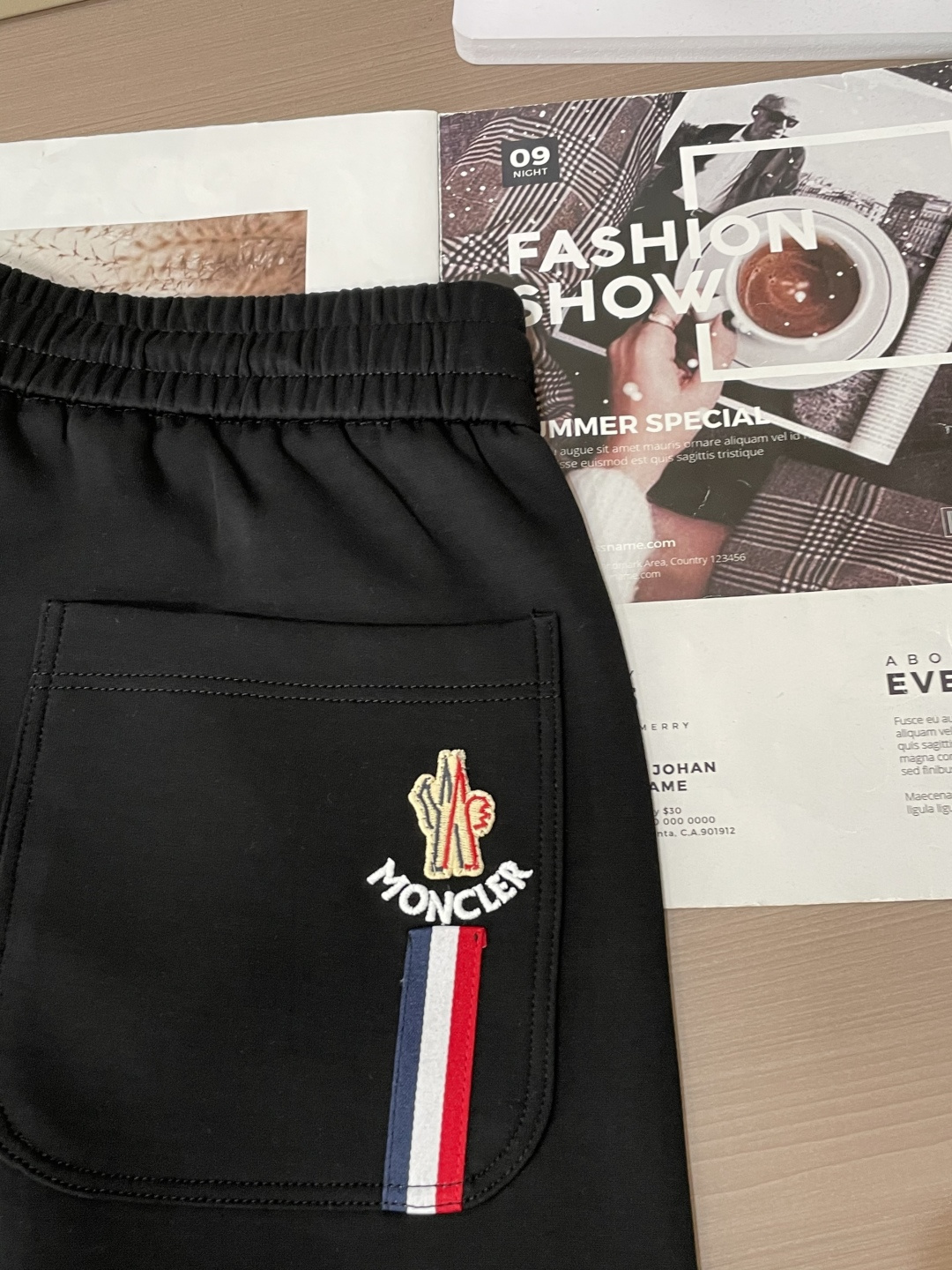 蒙口 2026最新系列男士休闲裤！采用客供弹力柔棉材质，柔软细腻，手感绝佳！品牌格调一览无余！极简主义设