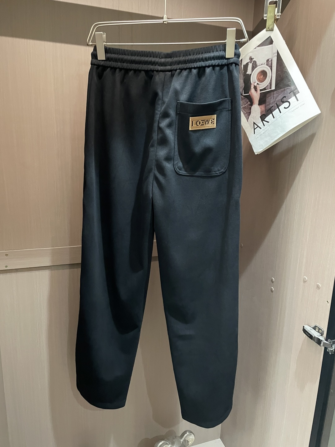 Loewe 2026春夏 最新款休闲裤，订制面料 柔软排汗，舒适度极高。上身非常舒爽，原版辅料细节。上身