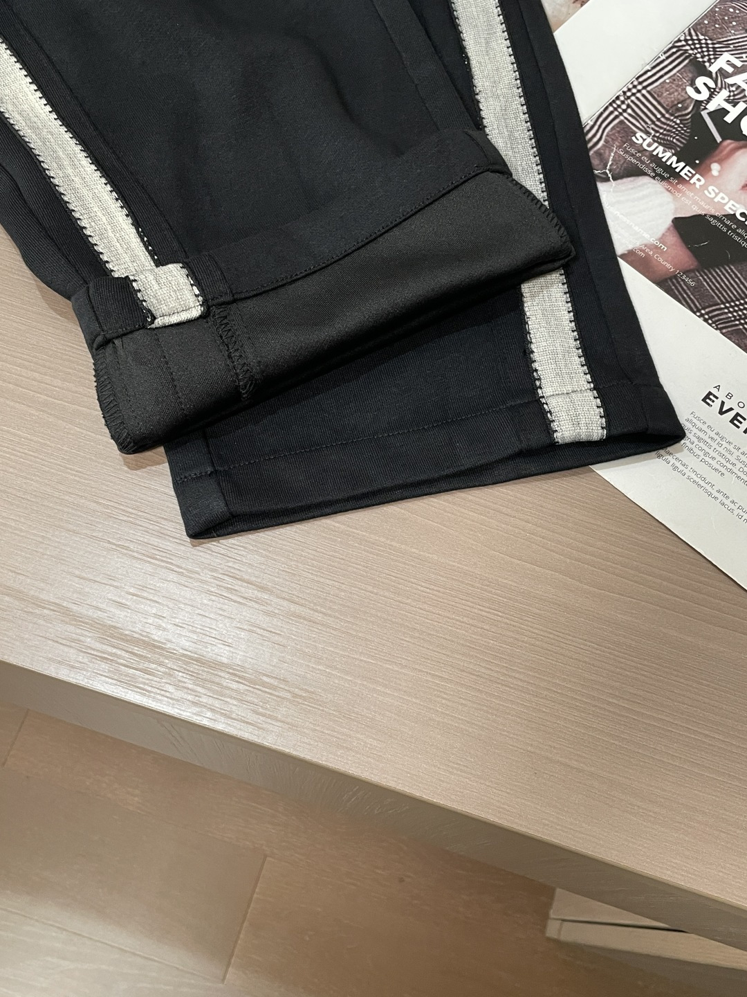 Loewe 2026春夏 最新款休闲裤，订制面料 柔软排汗，舒适度极高。上身非常舒爽，原版辅料细节。上身