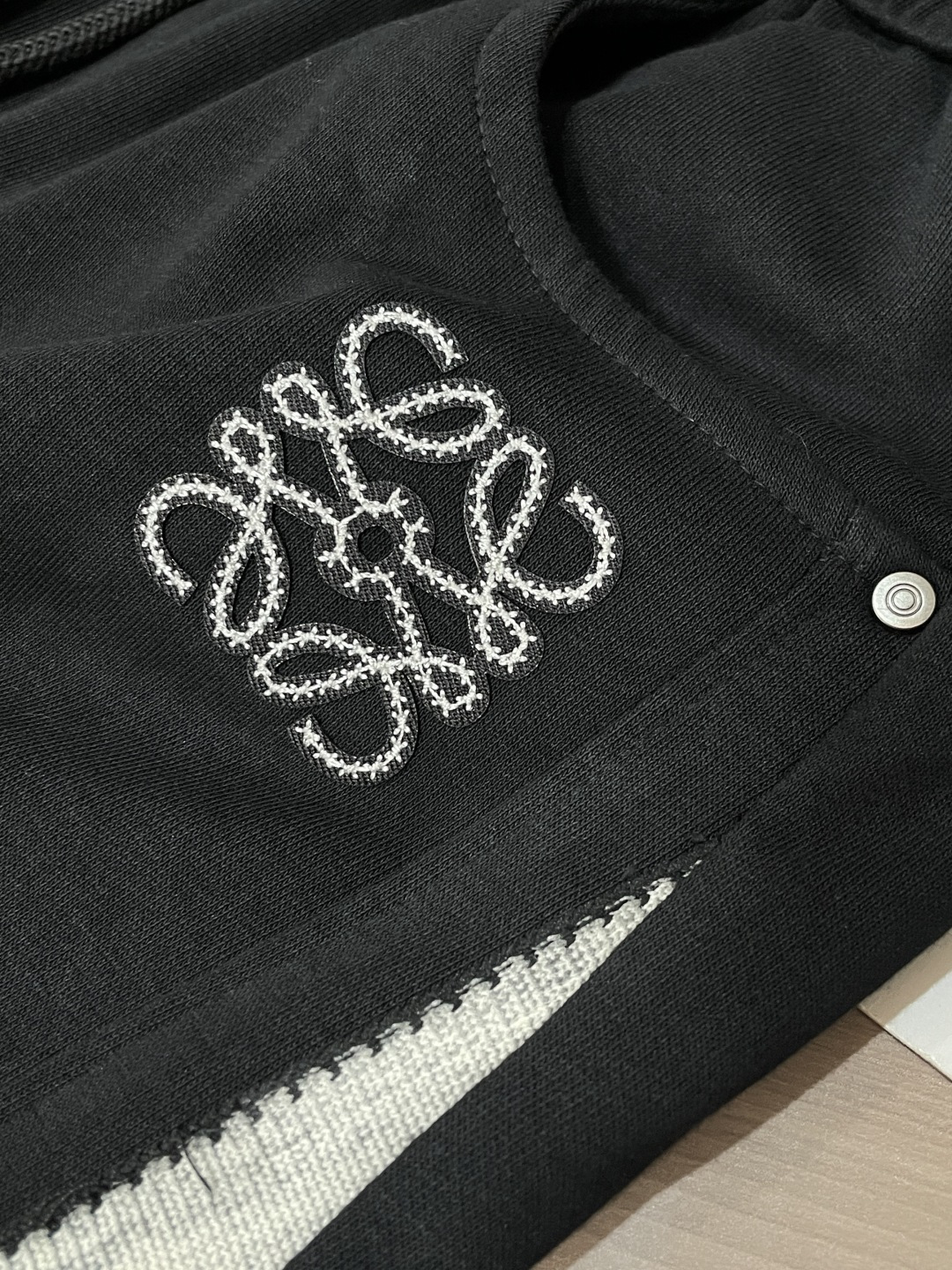 Loewe 2026春夏 最新款休闲裤，订制面料 柔软排汗，舒适度极高。上身非常舒爽，原版辅料细节。上身