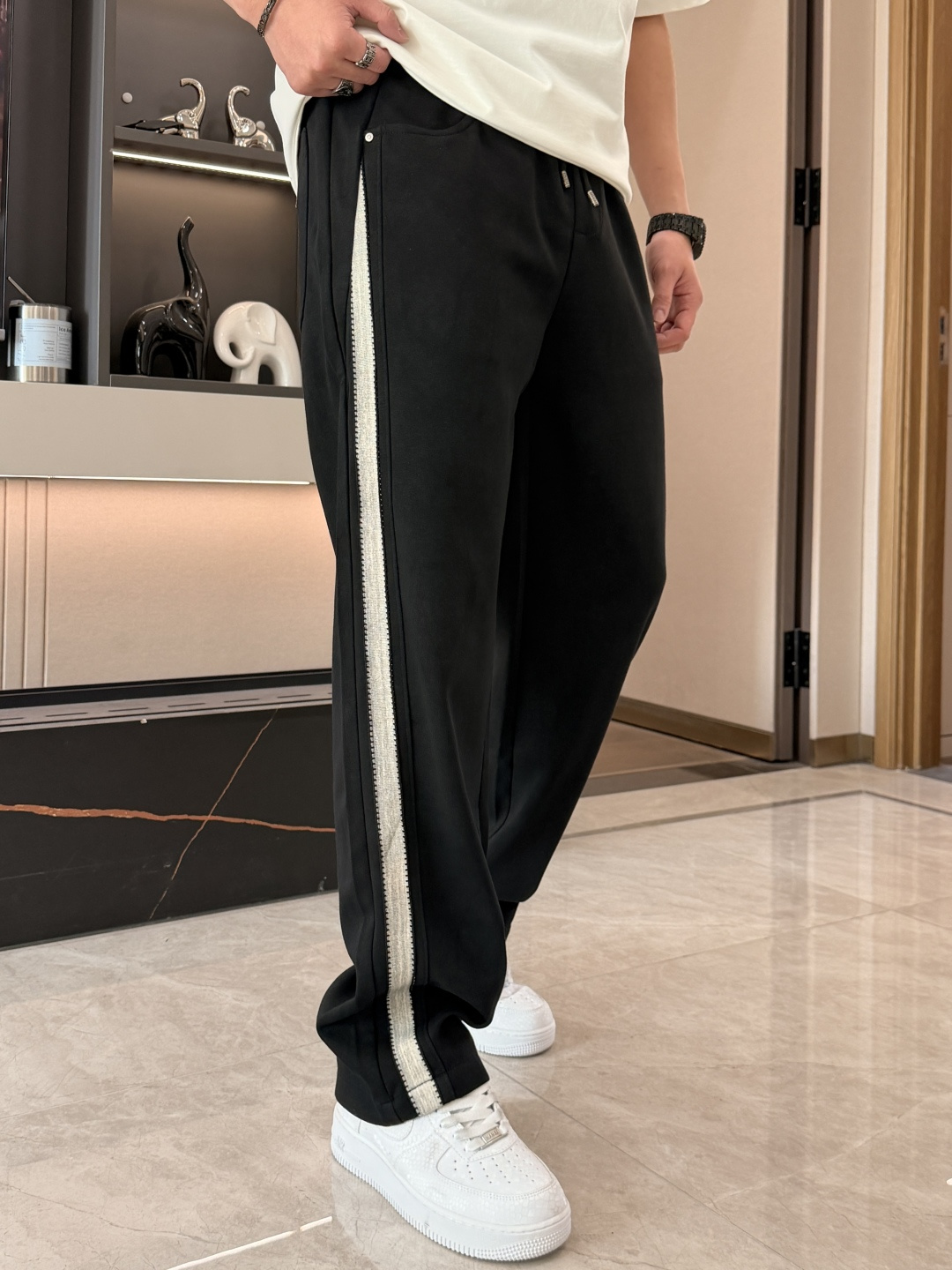 Loewe 2026春夏 最新款休闲裤，订制面料 柔软排汗，舒适度极高。上身非常舒爽，原版辅料细节。上身