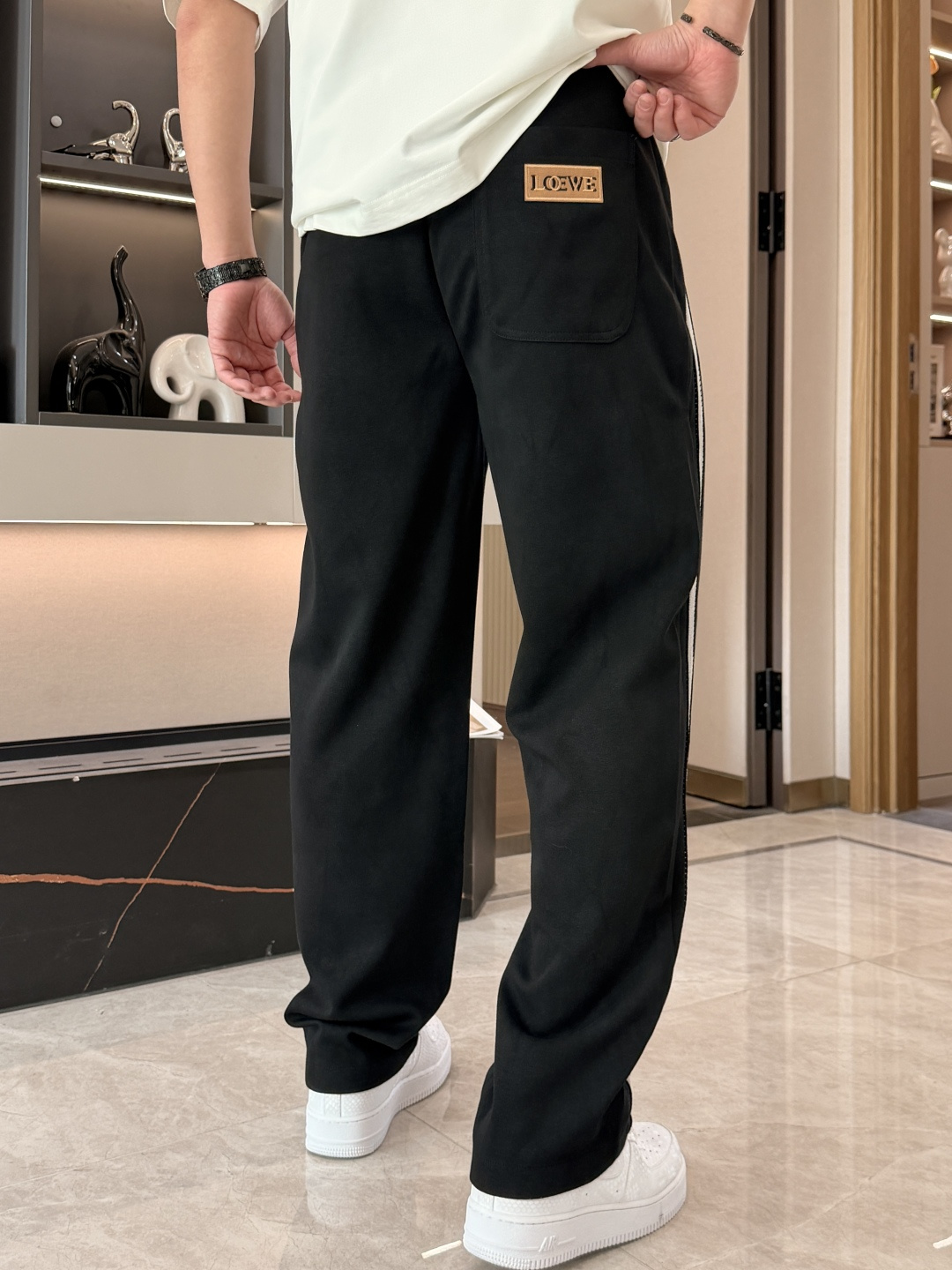 Loewe 2026春夏 最新款休闲裤，订制面料 柔软排汗，舒适度极高。上身非常舒爽，原版辅料细节。上身