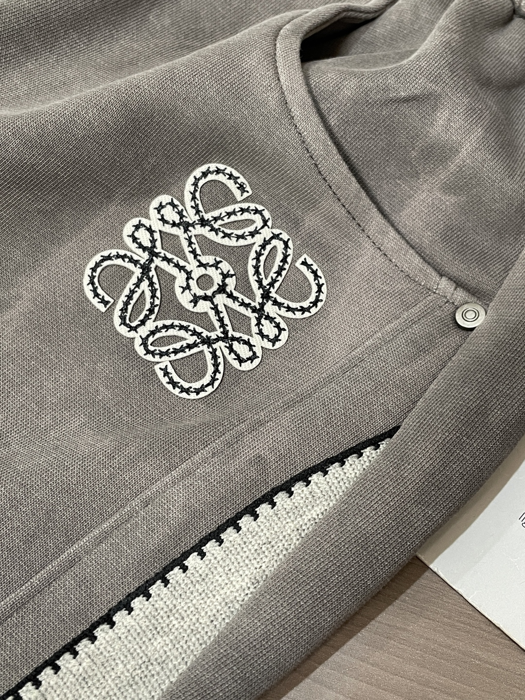 Loewe 2026春夏 最新款休闲裤，订制面料 柔软排汗，舒适度极高。上身非常舒爽，原版辅料细节。上身