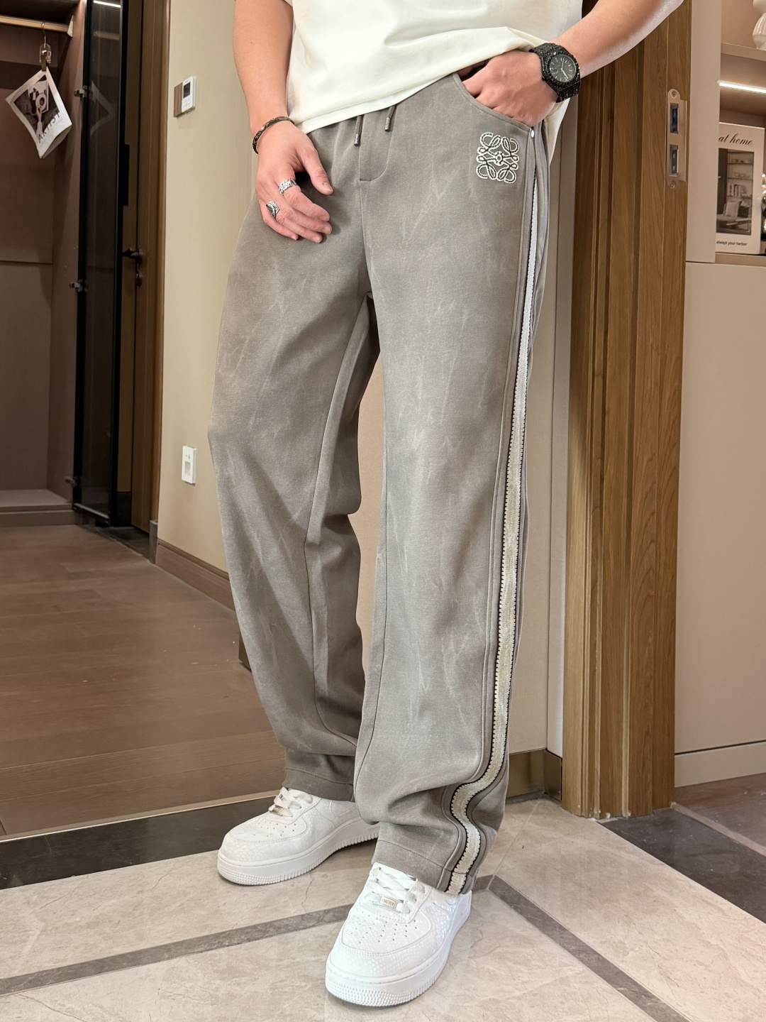 Loewe 2026春夏 最新款休闲裤，订制面料 柔软排汗，舒适度极高。上身非常舒爽，原版辅料细节。上身