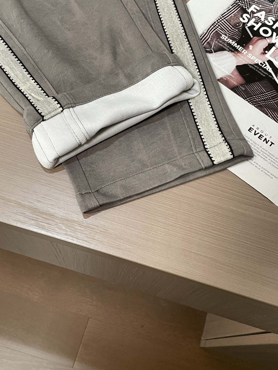 Loewe 2026春夏 最新款休闲裤，订制面料 柔软排汗，舒适度极高。上身非常舒爽，原版辅料细节。上身