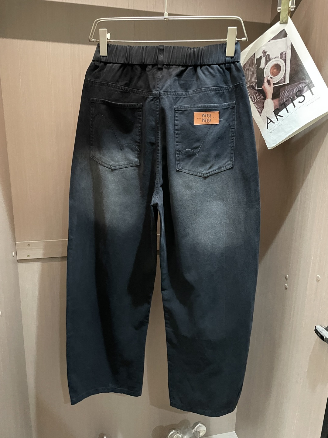 miumiu 2026春夏 最新款休闲裤，订制面料 柔软排汗，舒适度极高。上身非常舒爽，原版辅料细节。上