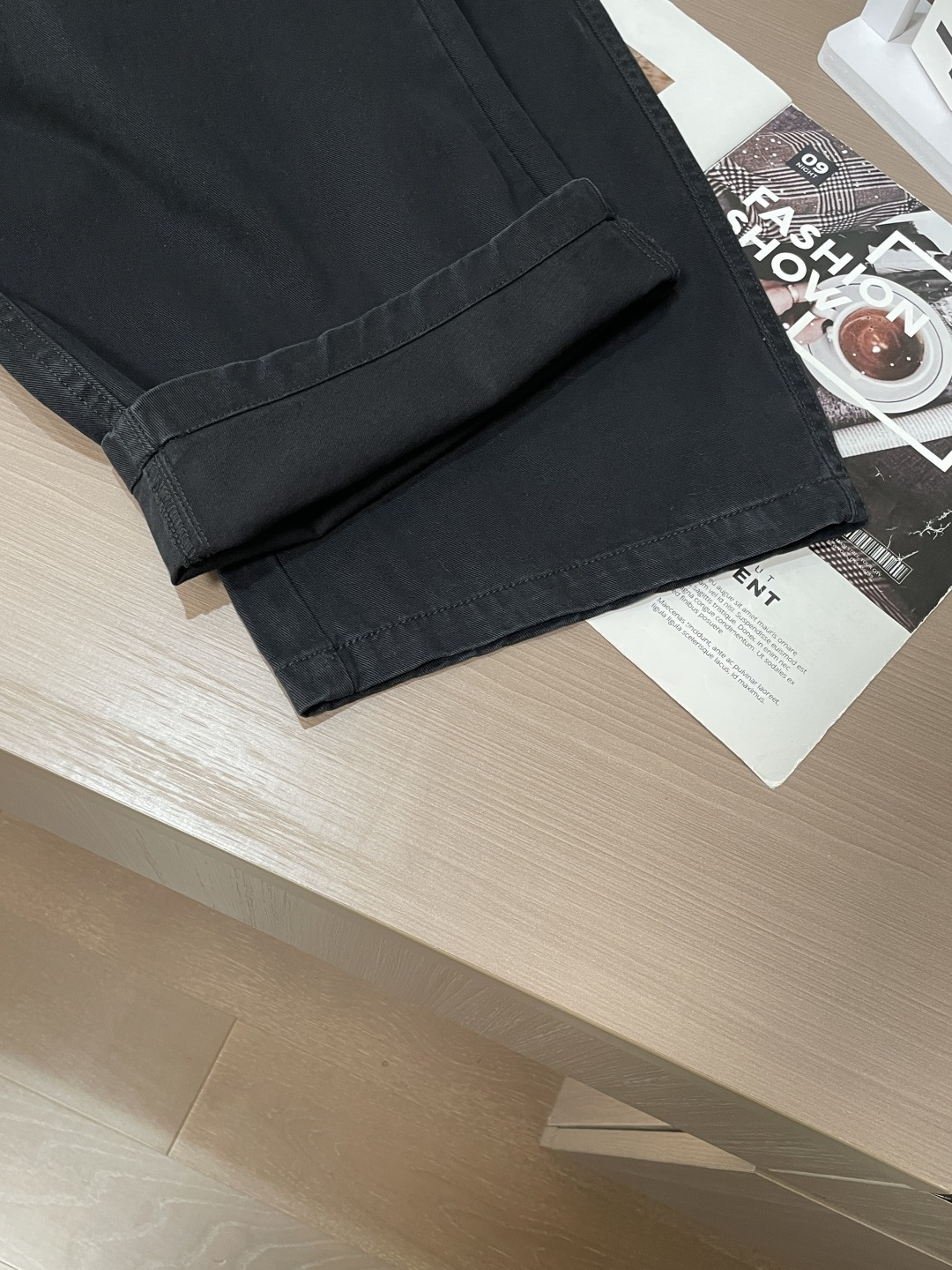 miumiu 2026春夏 最新款休闲裤，订制面料 柔软排汗，舒适度极高。上身非常舒爽，原版辅料细节。上