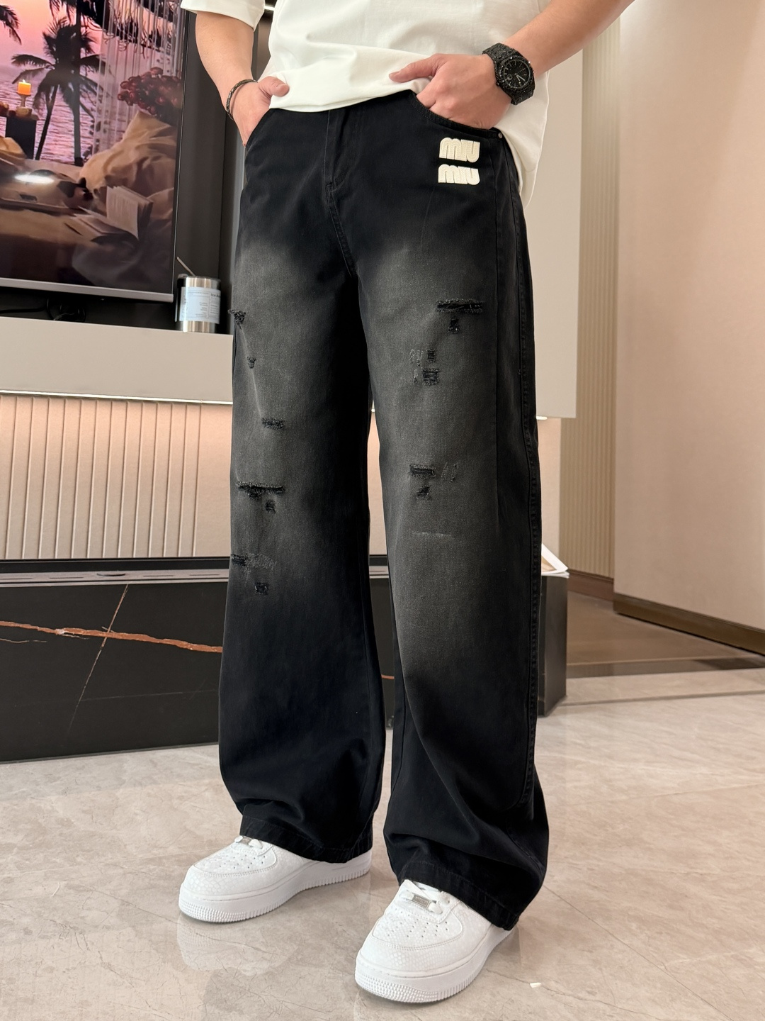 miumiu 2026春夏 最新款休闲裤，订制面料 柔软排汗，舒适度极高。上身非常舒爽，原版辅料细节。上