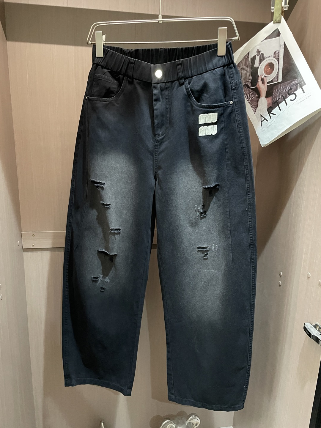 miumiu 2026春夏 最新款休闲裤，订制面料 柔软排汗，舒适度极高。上身非常舒爽，原版辅料细节。上