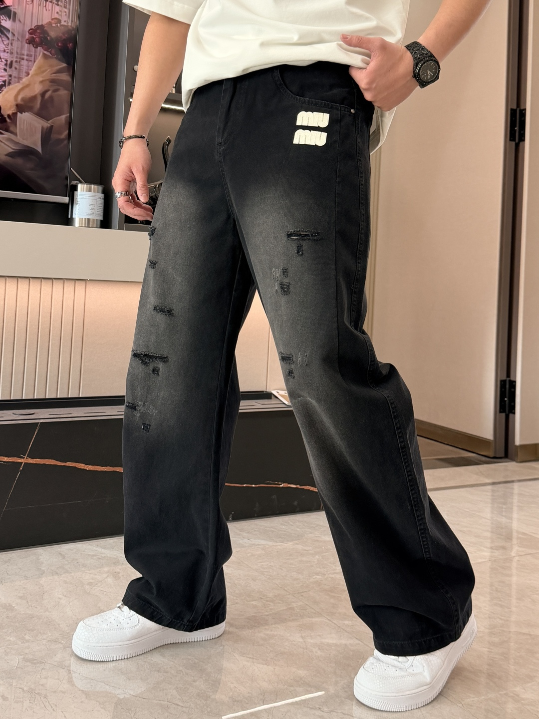 miumiu 2026春夏 最新款休闲裤，订制面料 柔软排汗，舒适度极高。上身非常舒爽，原版辅料细节。上