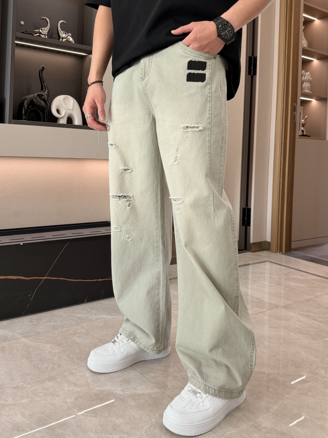 miumiu 2026春夏 最新款休闲裤，订制面料 柔软排汗，舒适度极高。上身非常舒爽，原版辅料细节。上