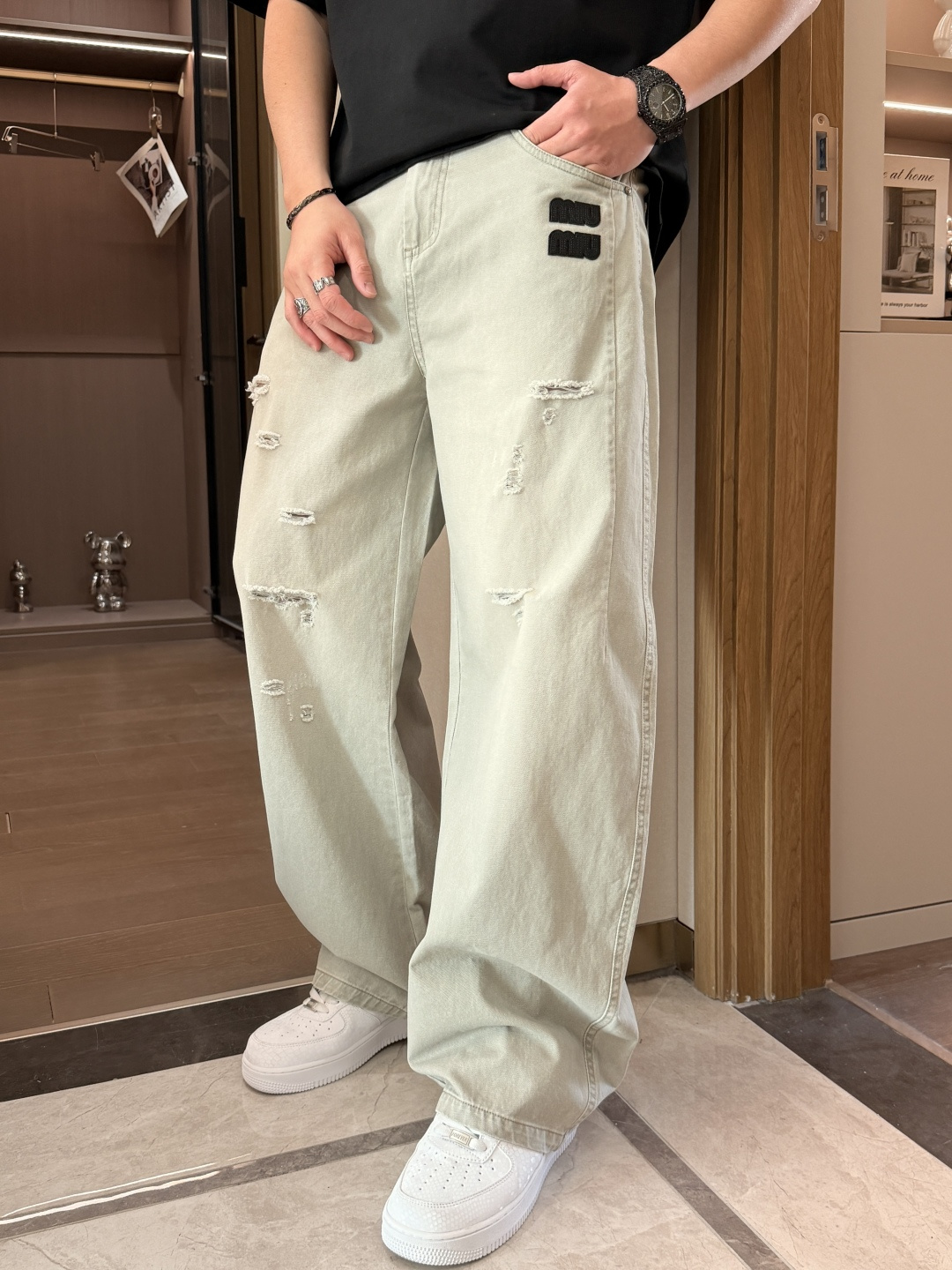 miumiu 2026春夏 最新款休闲裤，订制面料 柔软排汗，舒适度极高。上身非常舒爽，原版辅料细节。上