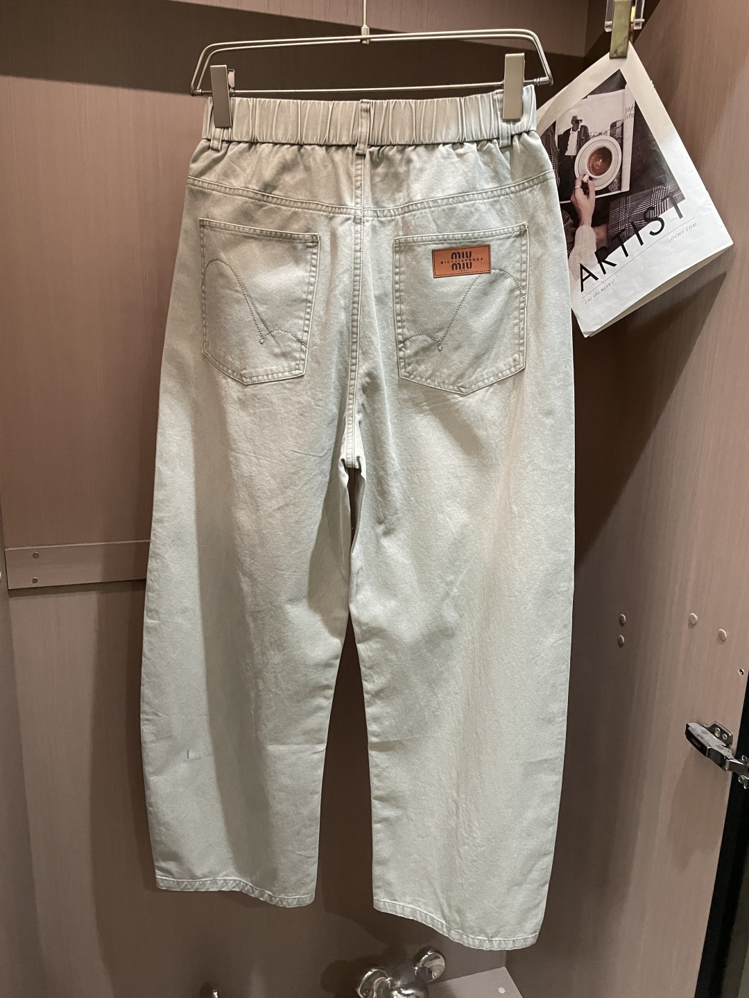 miumiu 2026春夏 最新款休闲裤，订制面料 柔软排汗，舒适度极高。上身非常舒爽，原版辅料细节。上