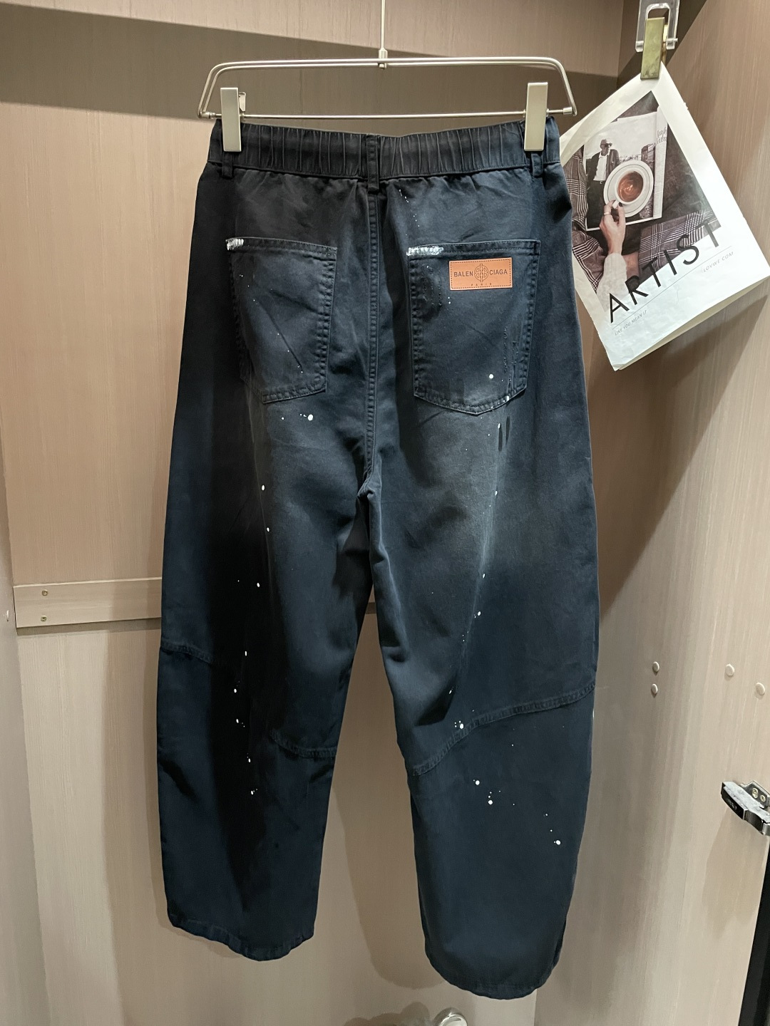 巴黎世家 2026春夏 最新款休闲裤，订制面料 柔软排汗，舒适度极高。上身非常舒爽，原版辅料细节。上身运