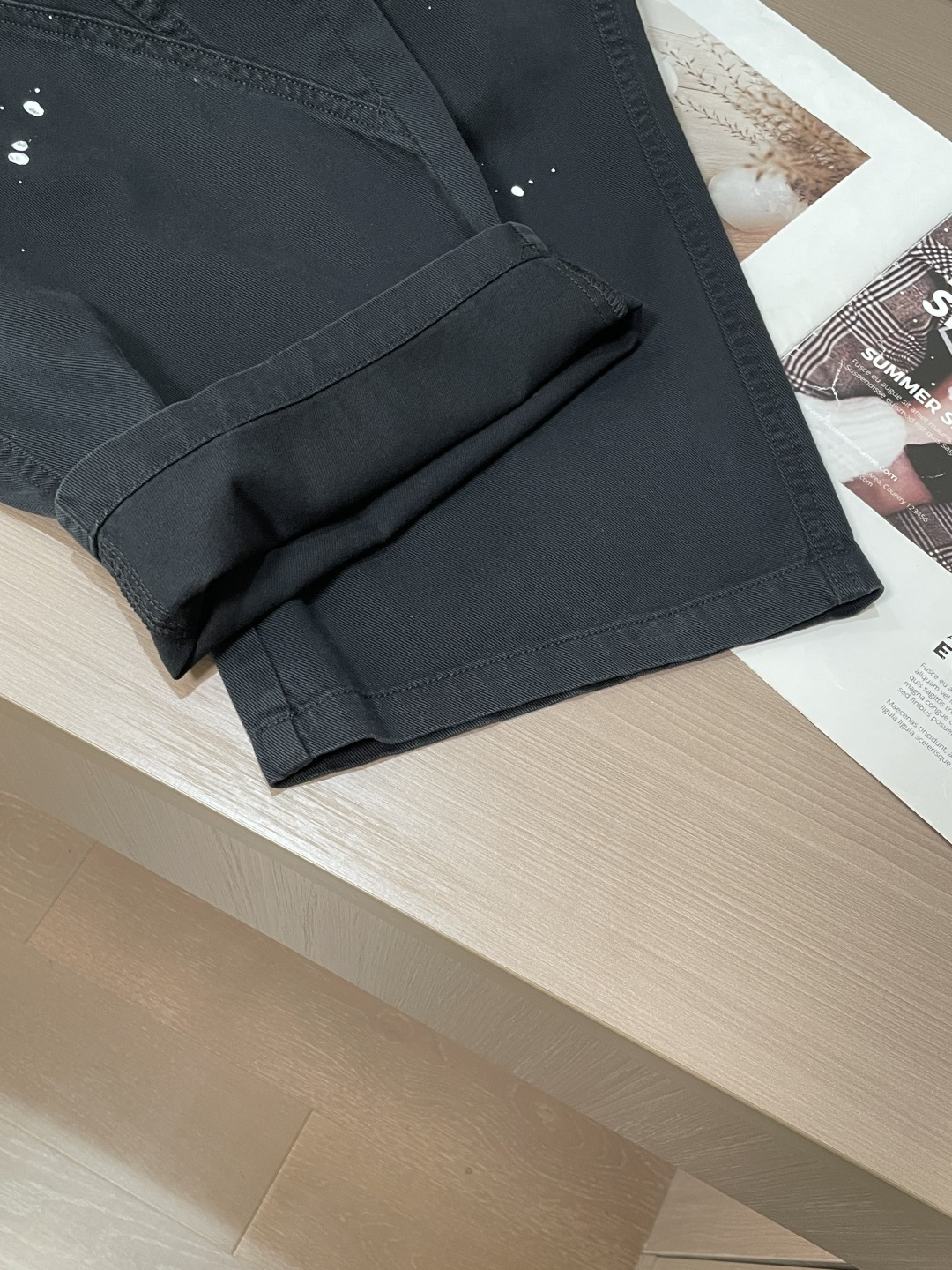 巴黎世家 2026春夏 最新款休闲裤，订制面料 柔软排汗，舒适度极高。上身非常舒爽，原版辅料细节。上身运