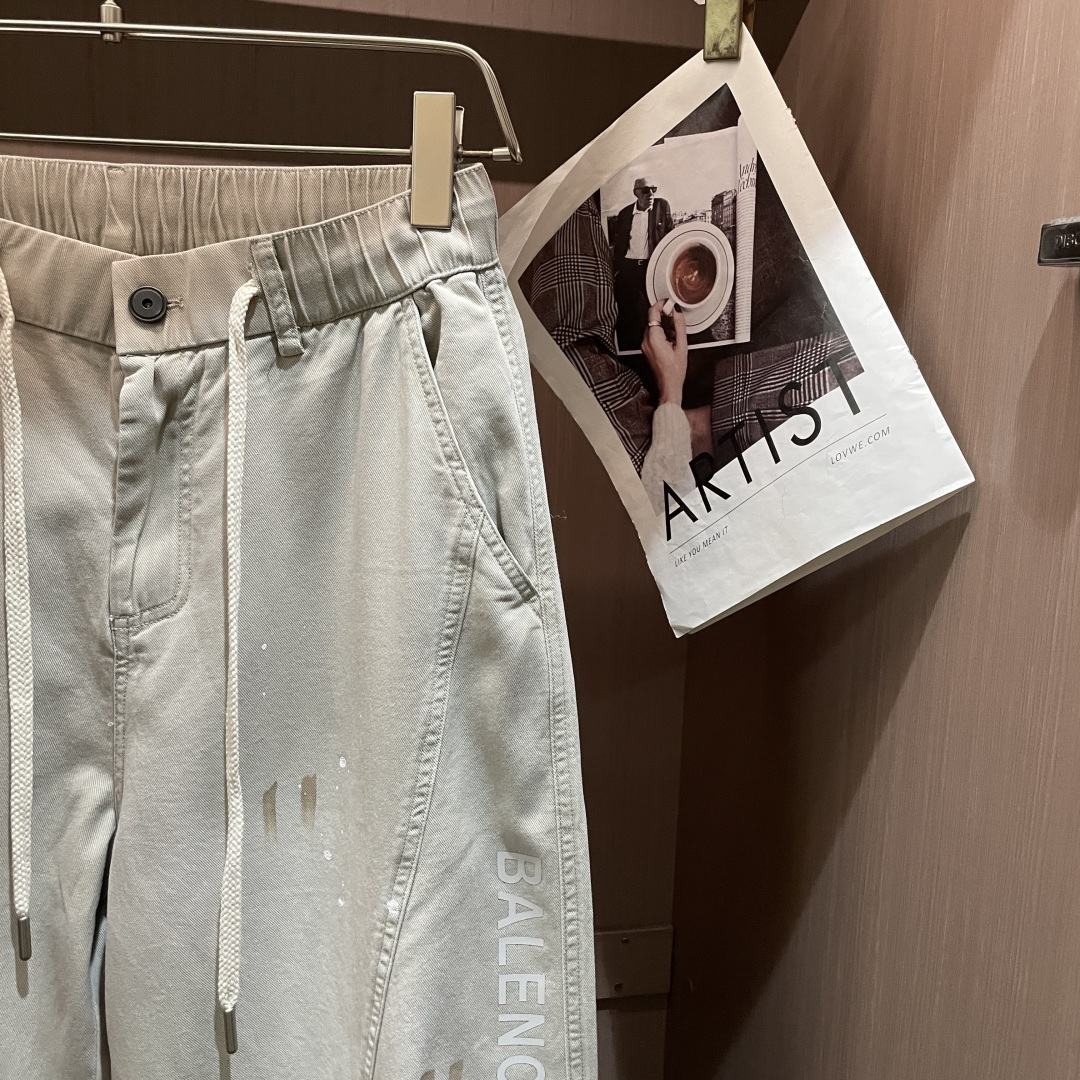 巴黎世家 2026春夏 最新款休闲裤，订制面料 柔软排汗，舒适度极高。上身非常舒爽，原版辅料细节。上身运