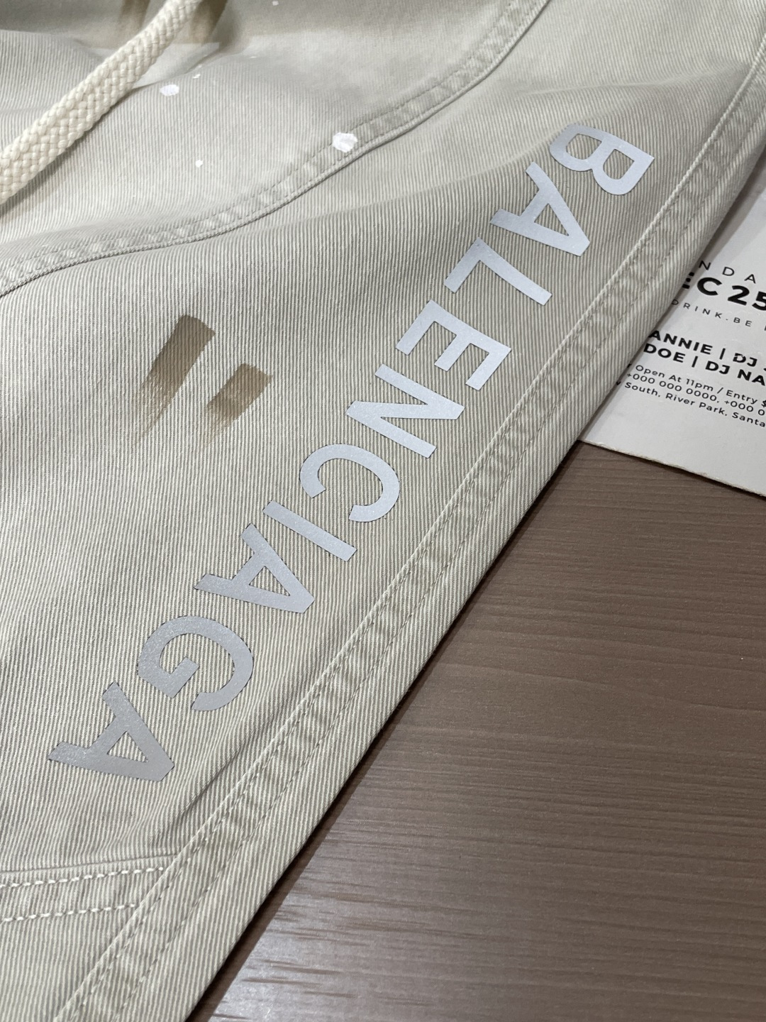 巴黎世家 2026春夏 最新款休闲裤，订制面料 柔软排汗，舒适度极高。上身非常舒爽，原版辅料细节。上身运