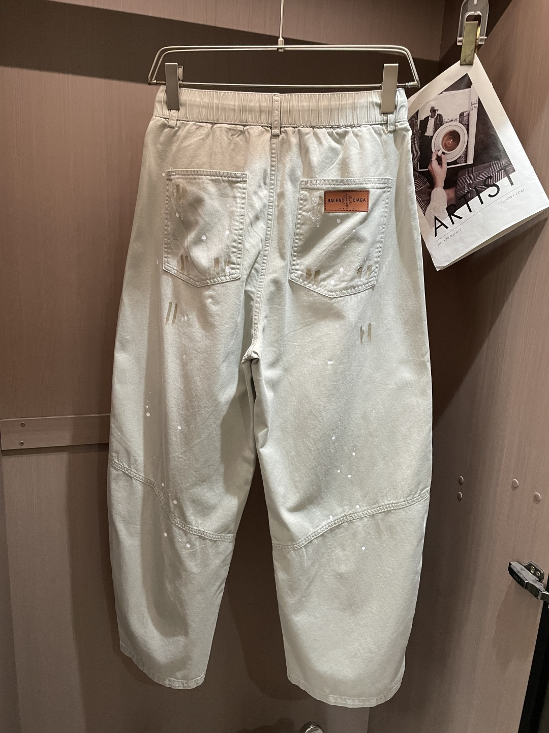 巴黎世家 2026春夏 最新款休闲裤，订制面料 柔软排汗，舒适度极高。上身非常舒爽，原版辅料细节。上身运