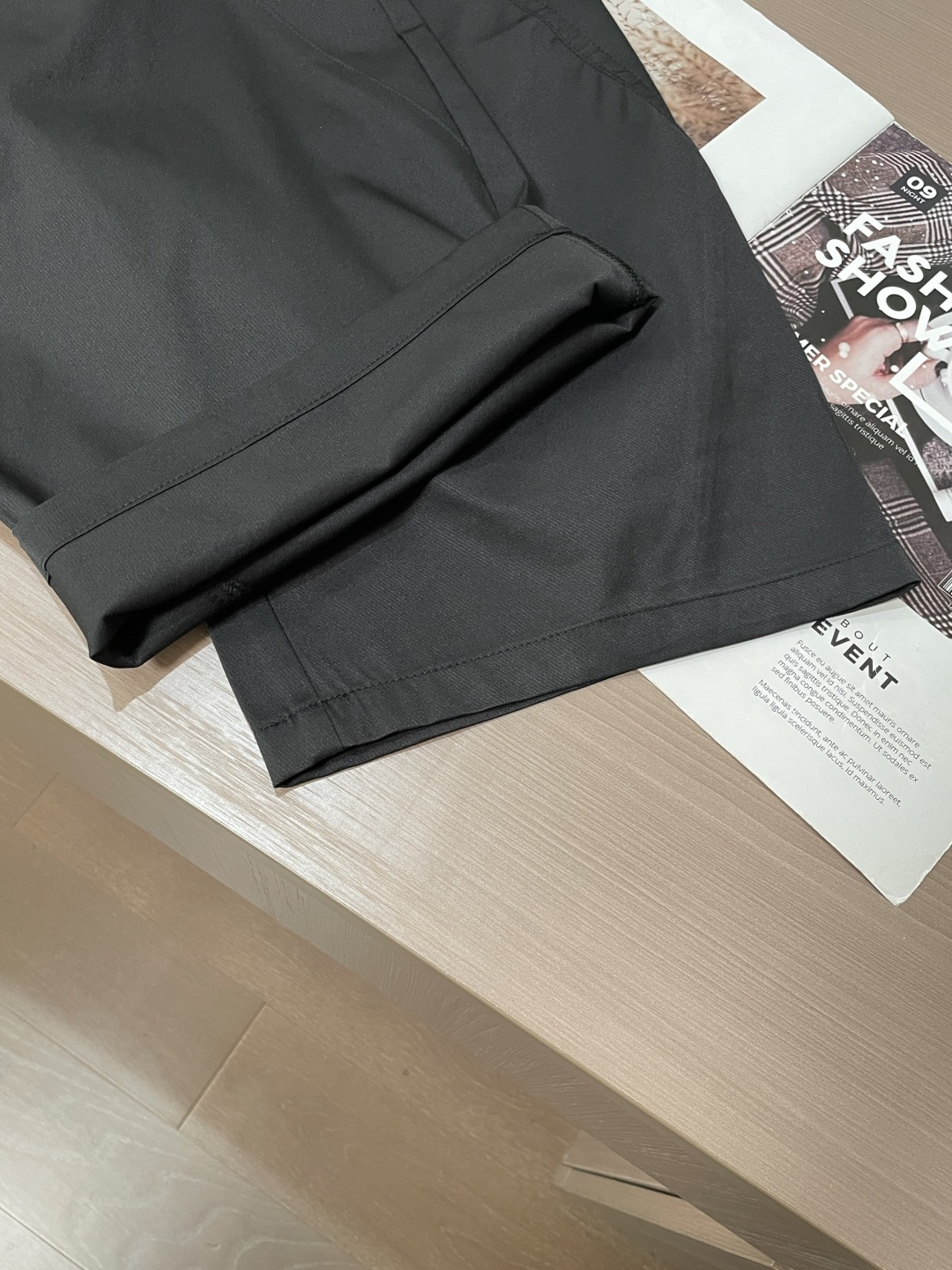 始祖鸟 2026春夏 最新款休闲裤，订制面料 柔软排汗，舒适度极高。上身非常舒爽，原版辅料细节。上身运动