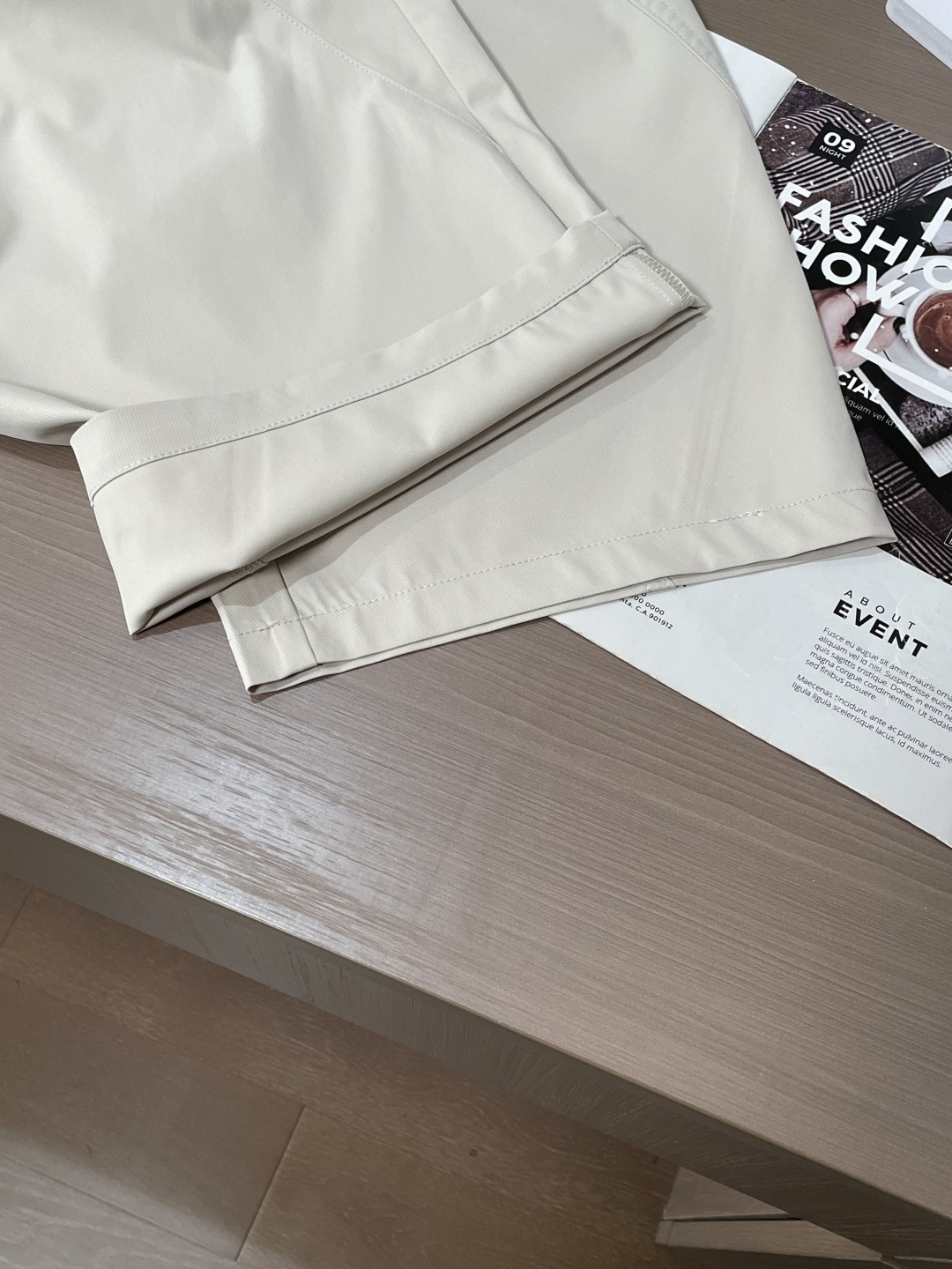 始祖鸟 2026春夏 最新款休闲裤，订制面料 柔软排汗，舒适度极高。上身非常舒爽，原版辅料细节。上身运动