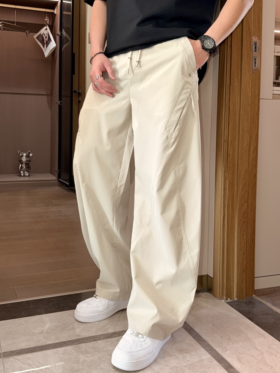 始祖鸟 2026春夏 最新款休闲裤，订制面料 柔软排汗，舒适度极高。上身非常舒爽，原版辅料细节。上身运动