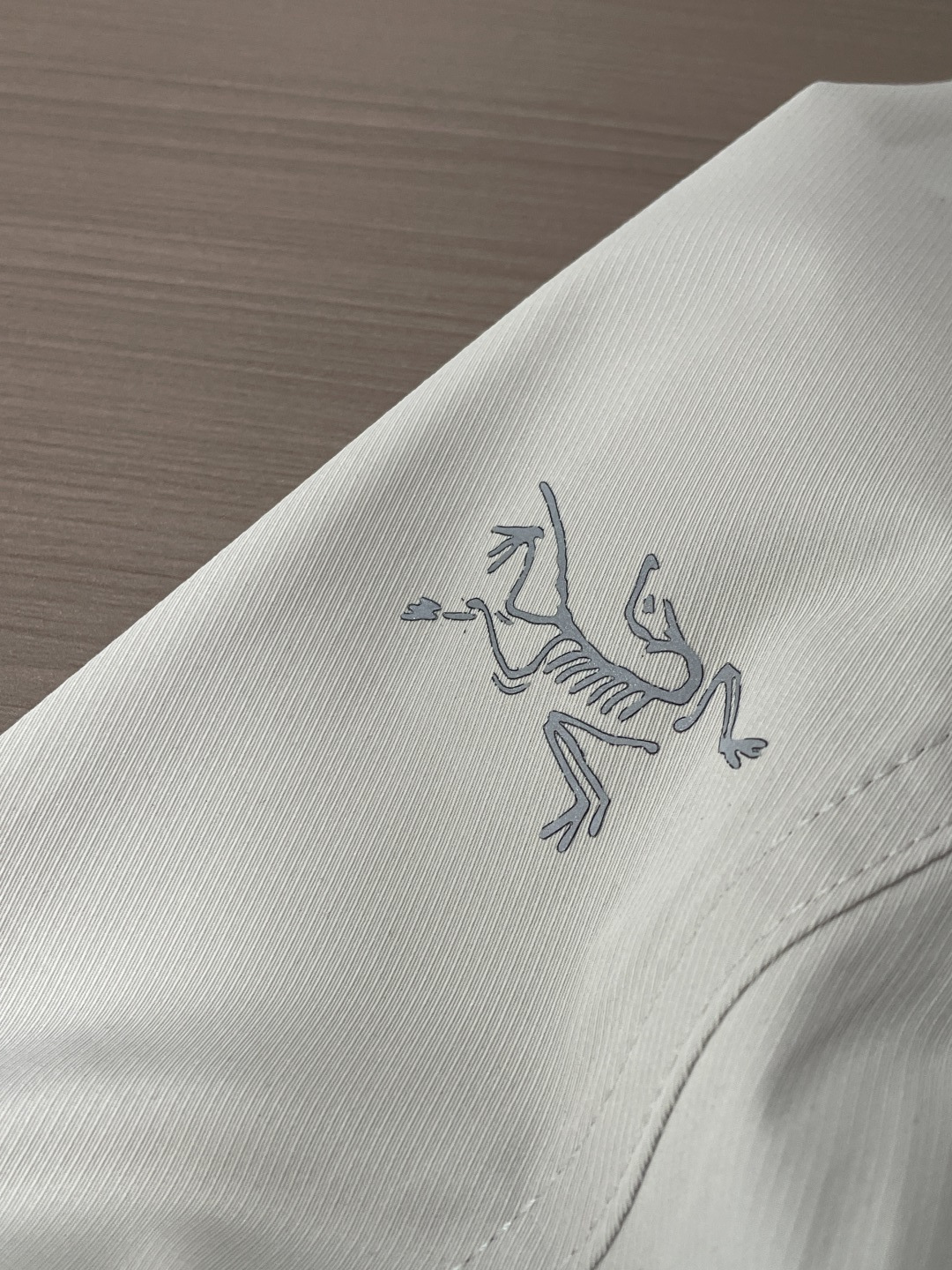 始祖鸟 2026春夏 最新款休闲裤，订制面料 柔软排汗，舒适度极高。上身非常舒爽，原版辅料细节。上身运动