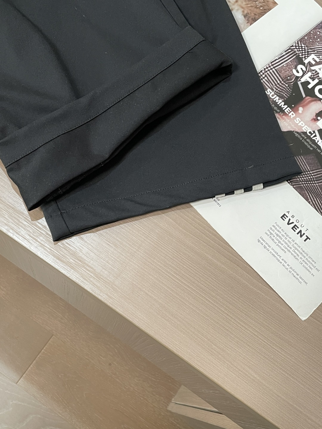 alo 2026春夏 最新款休闲裤，订制面料 柔软排汗，舒适度极高。上身非常舒爽，原版辅料细节。上身运动