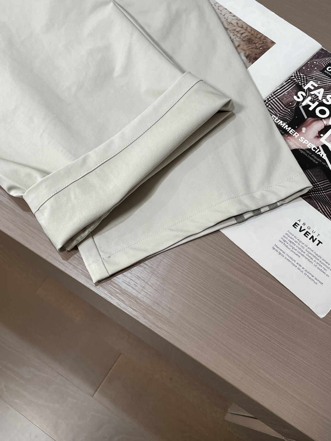 alo 2026春夏 最新款休闲裤，订制面料 柔软排汗，舒适度极高。上身非常舒爽，原版辅料细节。上身运动