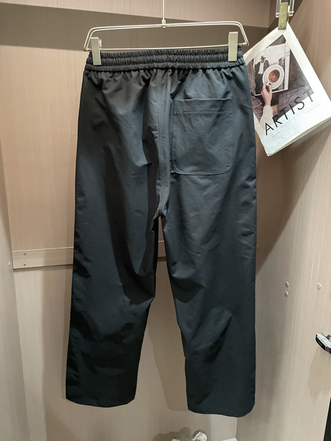 始祖鸟 2026春夏 最新款休闲裤，订制面料 柔软排汗，舒适度极高。上身非常舒爽，原版辅料细节。上身运动