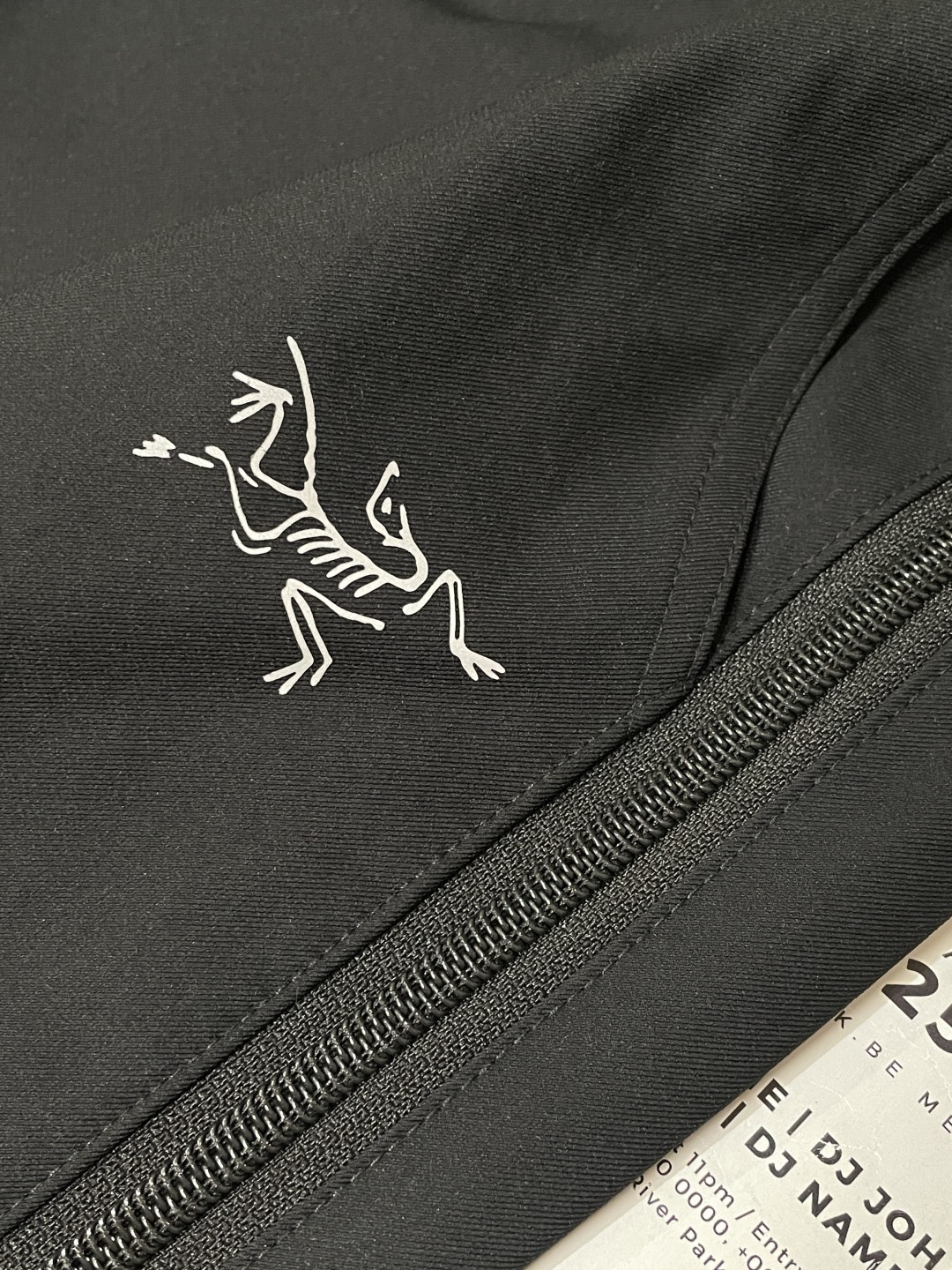 始祖鸟 2026春夏 最新款休闲裤，订制面料 柔软排汗，舒适度极高。上身非常舒爽，原版辅料细节。上身运动