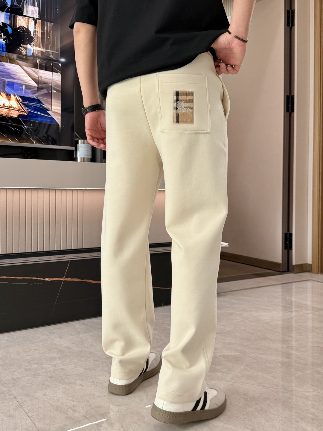 Bur  2026最新系列男士休闲裤！采用客供弹力柔棉材质，柔软细腻，手感绝佳！品牌格调一览无余！极简主