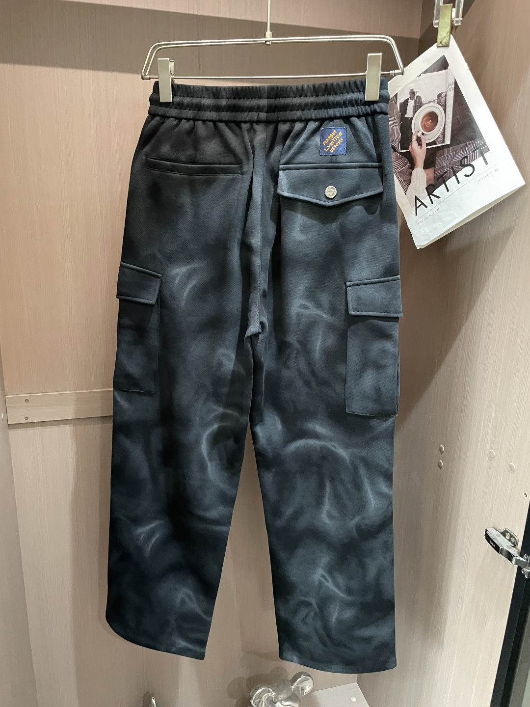 Lv  2026最新系列男士休闲裤！采用客供弹力柔棉材质，柔软细腻，手感绝佳！品牌格调一览无余！极简主义