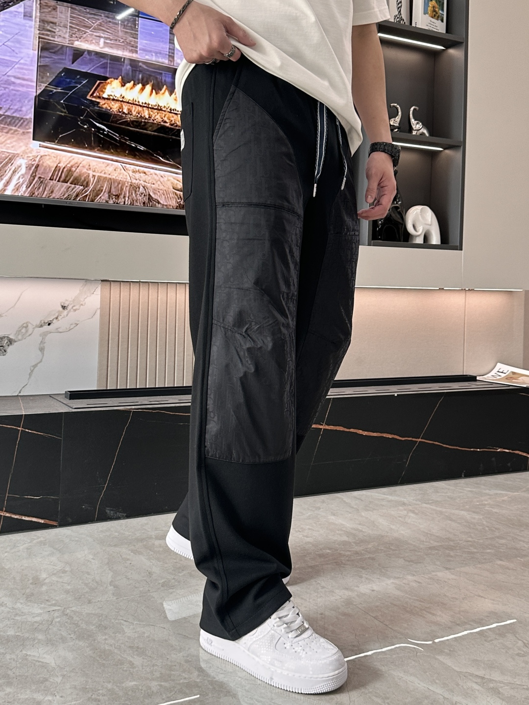 Dior 2026最新系列男士休闲裤！采用客供弹力柔棉材质，柔软细腻，手感绝佳！品牌格调一览无余！极简主