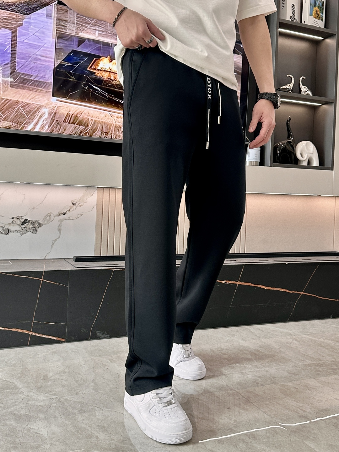 Dior 2026最新系列男士休闲裤！采用客供弹力柔棉材质，柔软细腻，手感绝佳！品牌格调一览无余！极简主