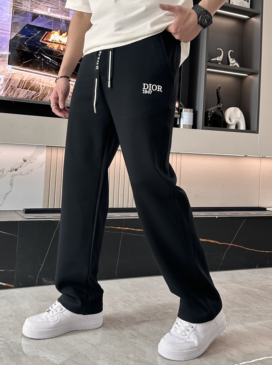 Dior 2026最新系列男士休闲裤！采用客供弹力柔棉材质，柔软细腻，手感绝佳！品牌格调一览无余！极简主
