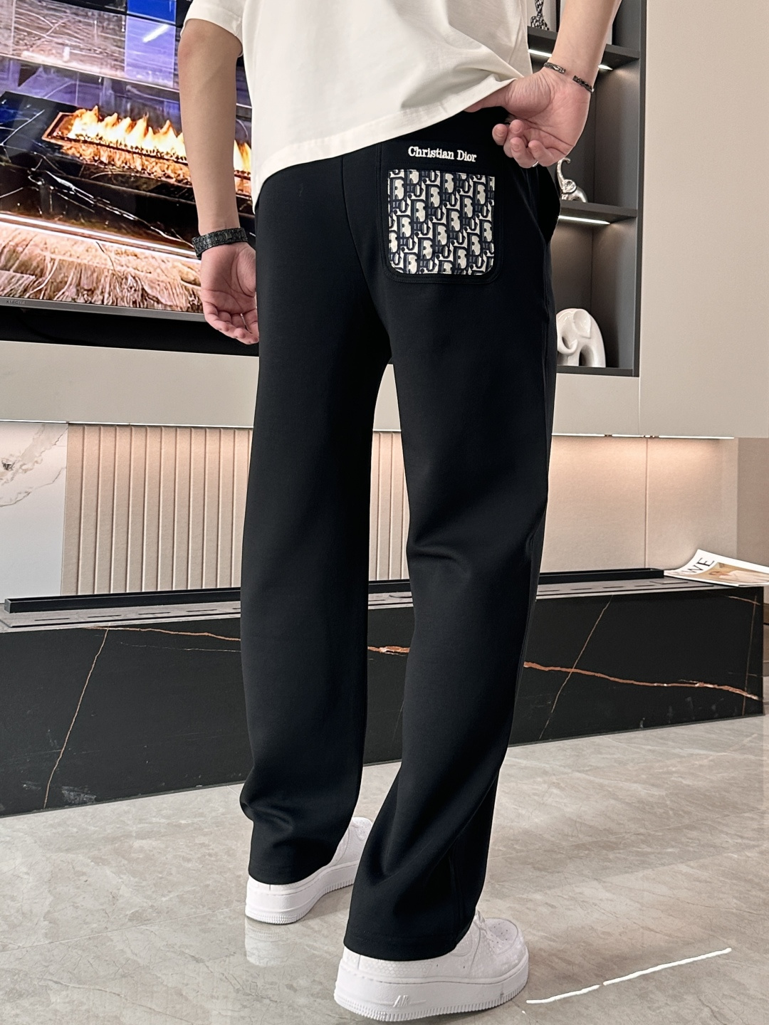 Dior 2026最新系列男士休闲裤！采用客供弹力柔棉材质，柔软细腻，手感绝佳！品牌格调一览无余！极简主