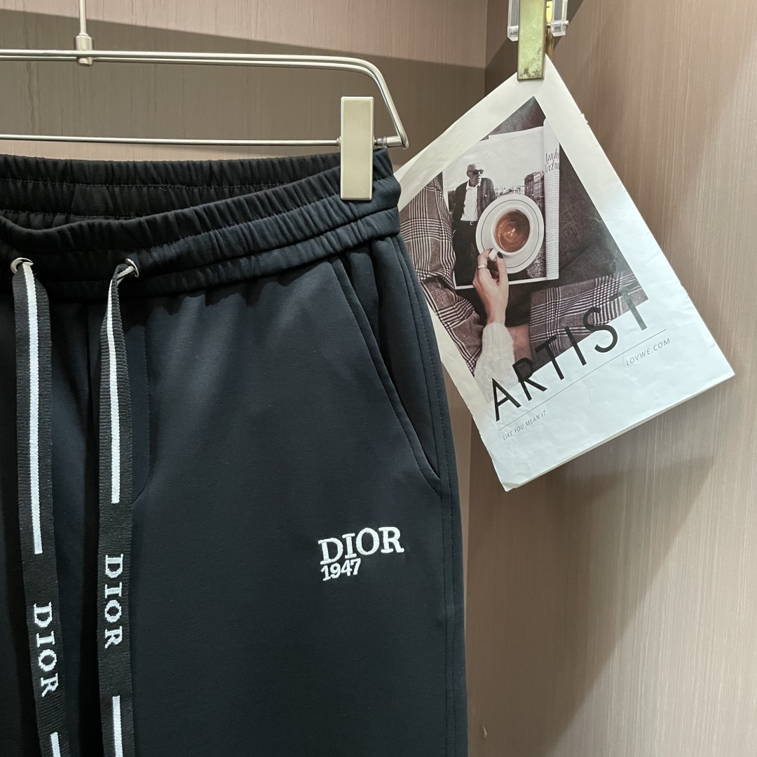 Dior 2026最新系列男士休闲裤！采用客供弹力柔棉材质，柔软细腻，手感绝佳！品牌格调一览无余！极简主