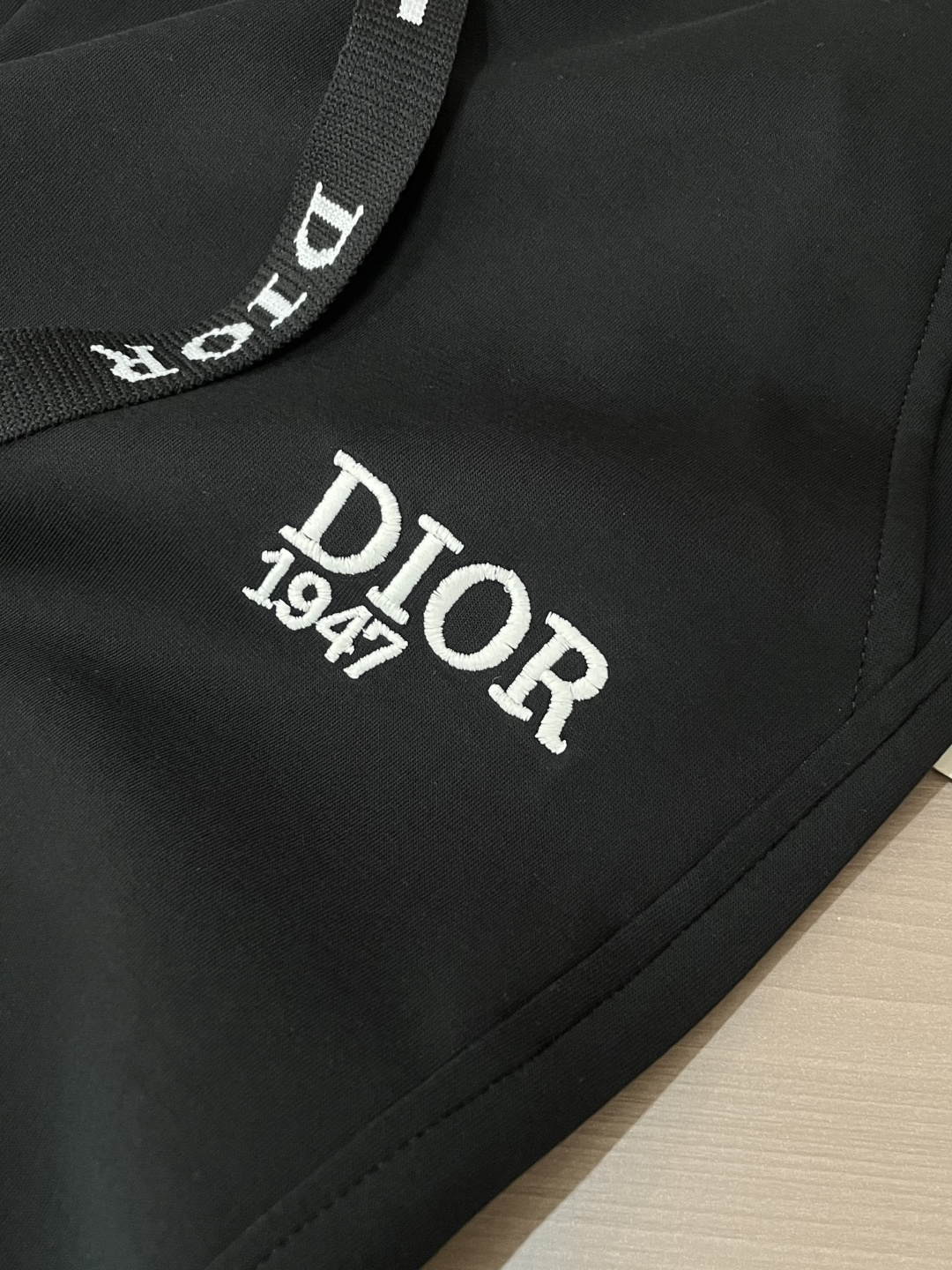 Dior 2026最新系列男士休闲裤！采用客供弹力柔棉材质，柔软细腻，手感绝佳！品牌格调一览无余！极简主