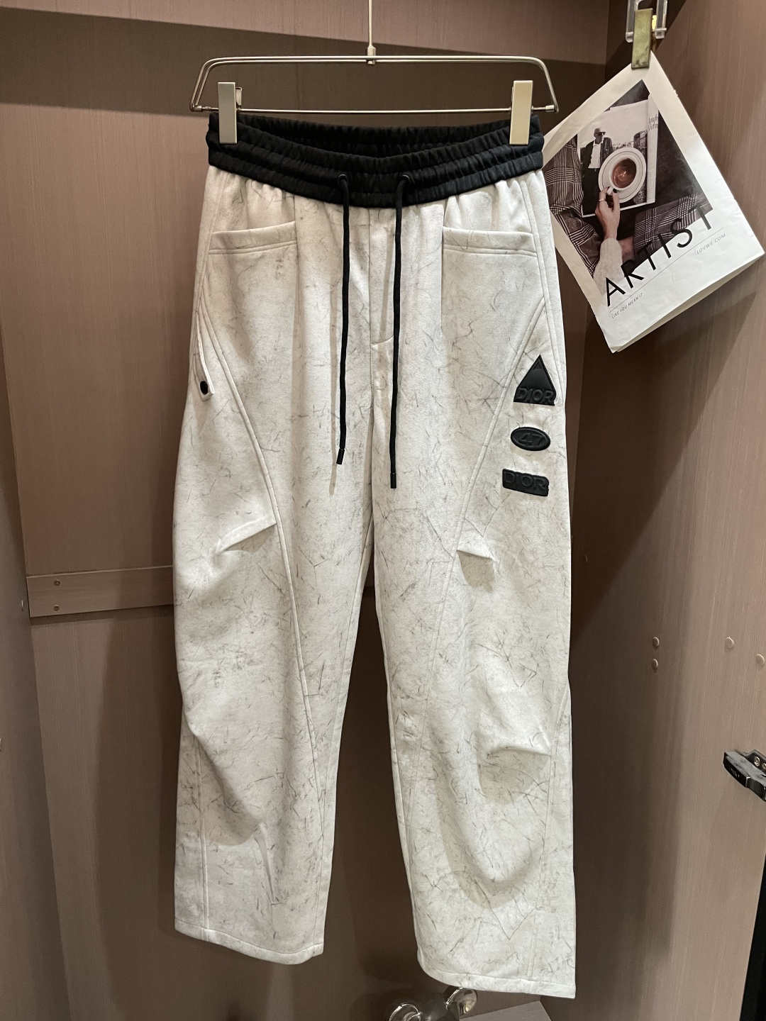Dior 2026最新系列男士休闲裤！采用客供弹力柔棉材质，柔软细腻，手感绝佳！品牌格调一览无余！极简主