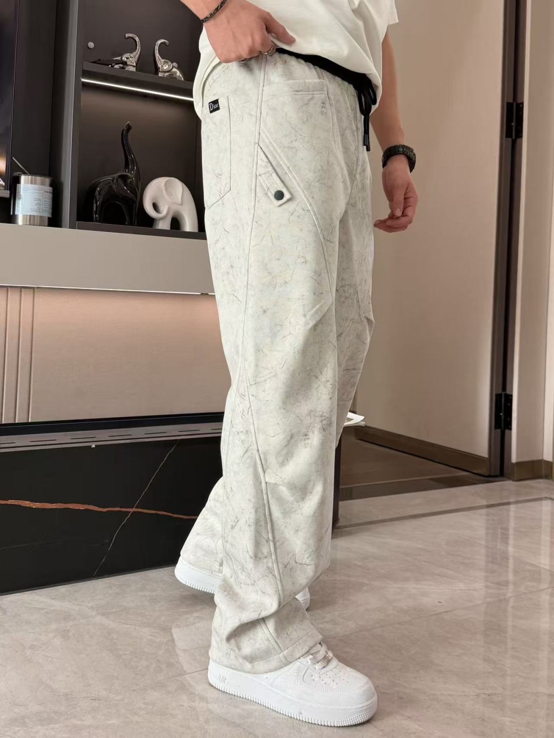 Dior 2026最新系列男士休闲裤！采用客供弹力柔棉材质，柔软细腻，手感绝佳！品牌格调一览无余！极简主
