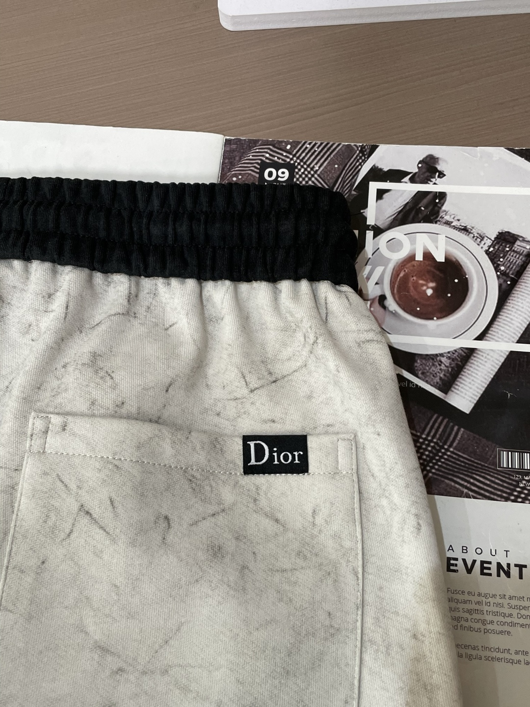 Dior 2026最新系列男士休闲裤！采用客供弹力柔棉材质，柔软细腻，手感绝佳！品牌格调一览无余！极简主
