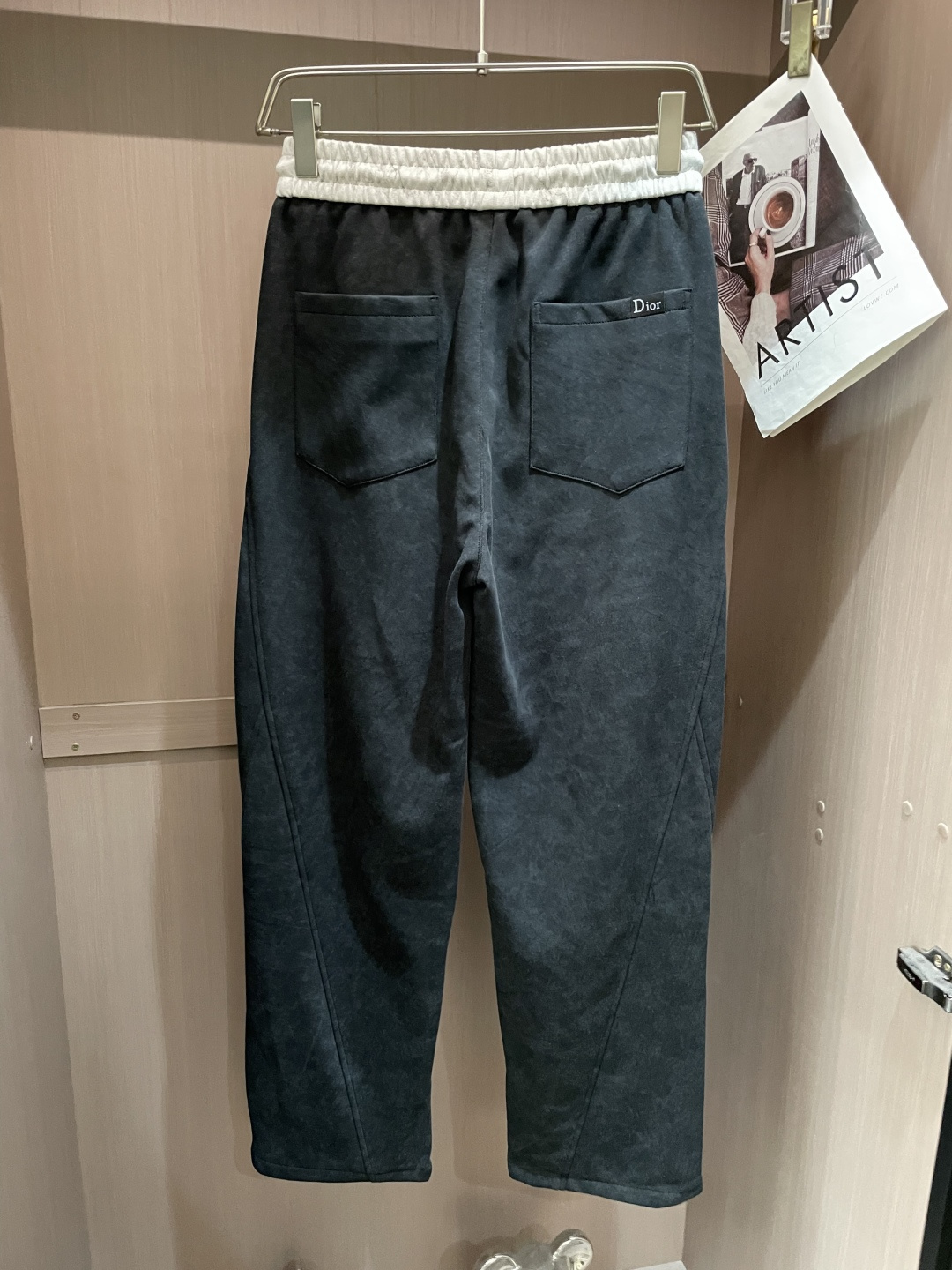 Dior 2026最新系列男士休闲裤！采用客供弹力柔棉材质，柔软细腻，手感绝佳！品牌格调一览无余！极简主