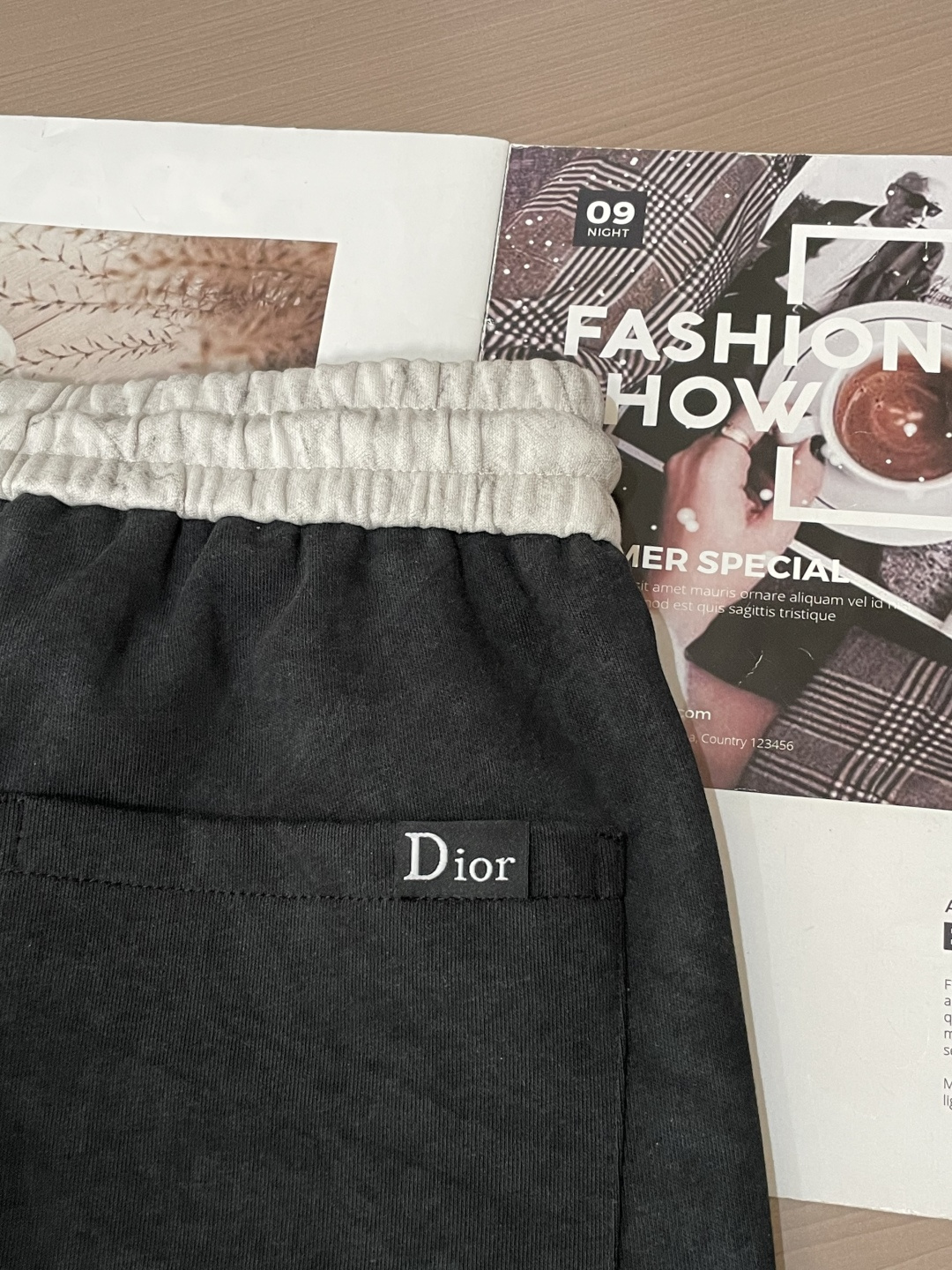Dior 2026最新系列男士休闲裤！采用客供弹力柔棉材质，柔软细腻，手感绝佳！品牌格调一览无余！极简主