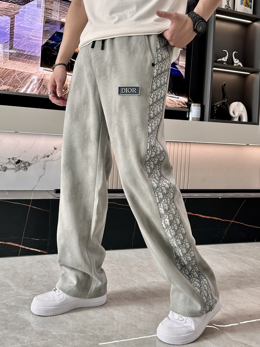 Dior 2026最新系列男士休闲裤！采用客供弹力柔棉材质，柔软细腻，手感绝佳！品牌格调一览无余！极简主