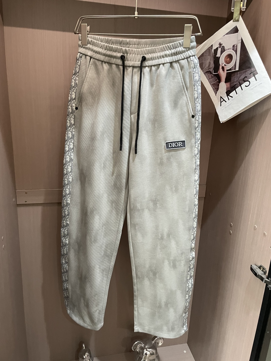 Dior 2026最新系列男士休闲裤！采用客供弹力柔棉材质，柔软细腻，手感绝佳！品牌格调一览无余！极简主