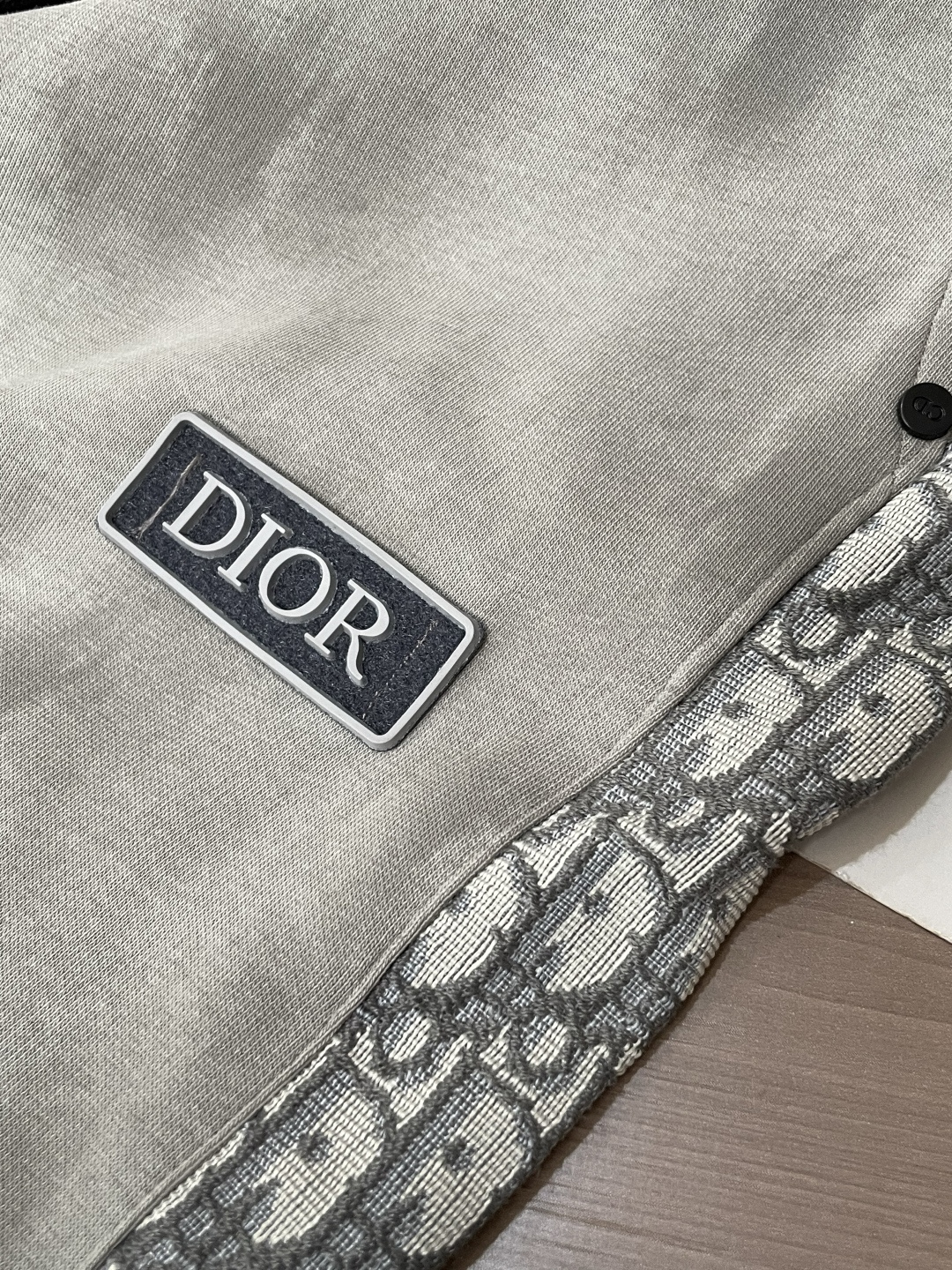 Dior 2026最新系列男士休闲裤！采用客供弹力柔棉材质，柔软细腻，手感绝佳！品牌格调一览无余！极简主