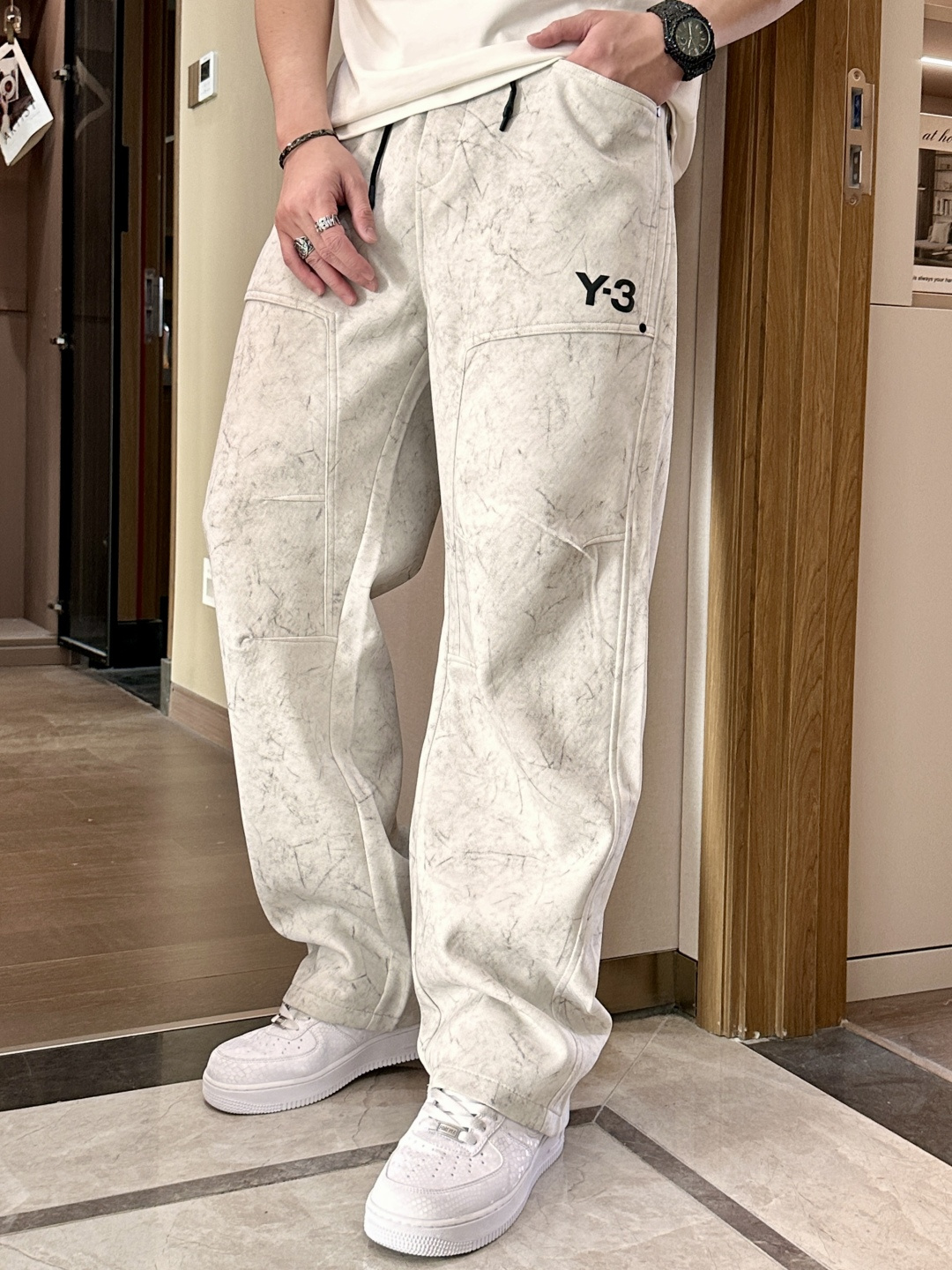 Y-3 2026最新系列男士休闲裤！采用客供弹力柔棉材质，柔软细腻，手感绝佳！品牌格调一览无余！极简主义