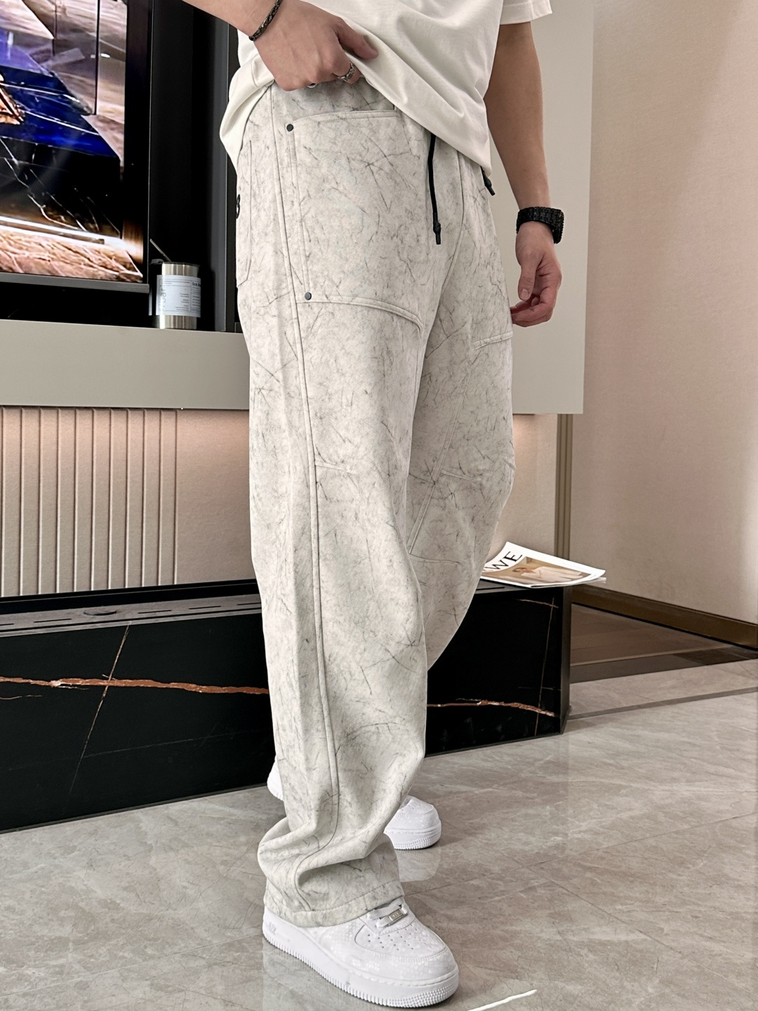 Y-3 2026最新系列男士休闲裤！采用客供弹力柔棉材质，柔软细腻，手感绝佳！品牌格调一览无余！极简主义