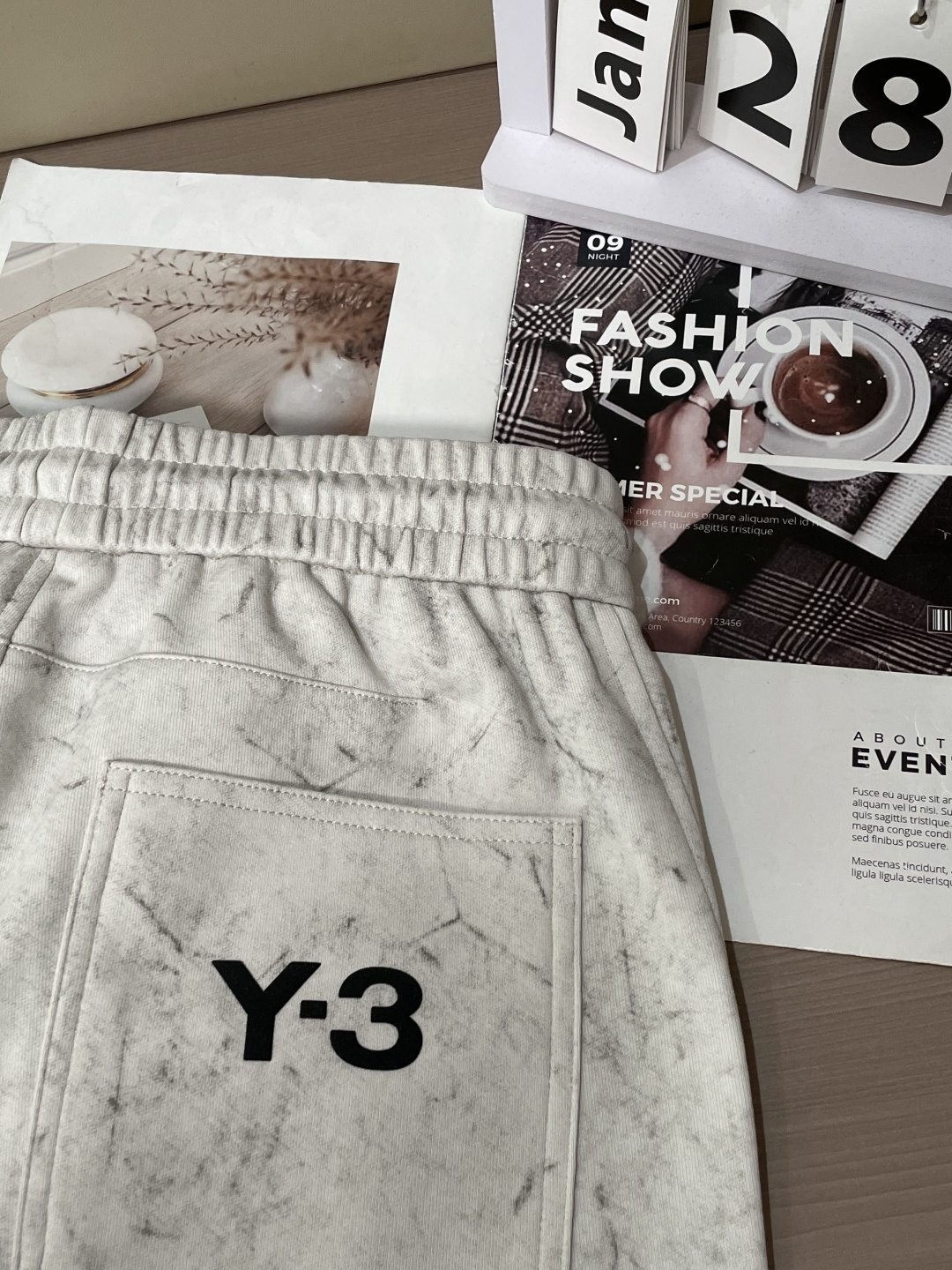 Y-3 2026最新系列男士休闲裤！采用客供弹力柔棉材质，柔软细腻，手感绝佳！品牌格调一览无余！极简主义