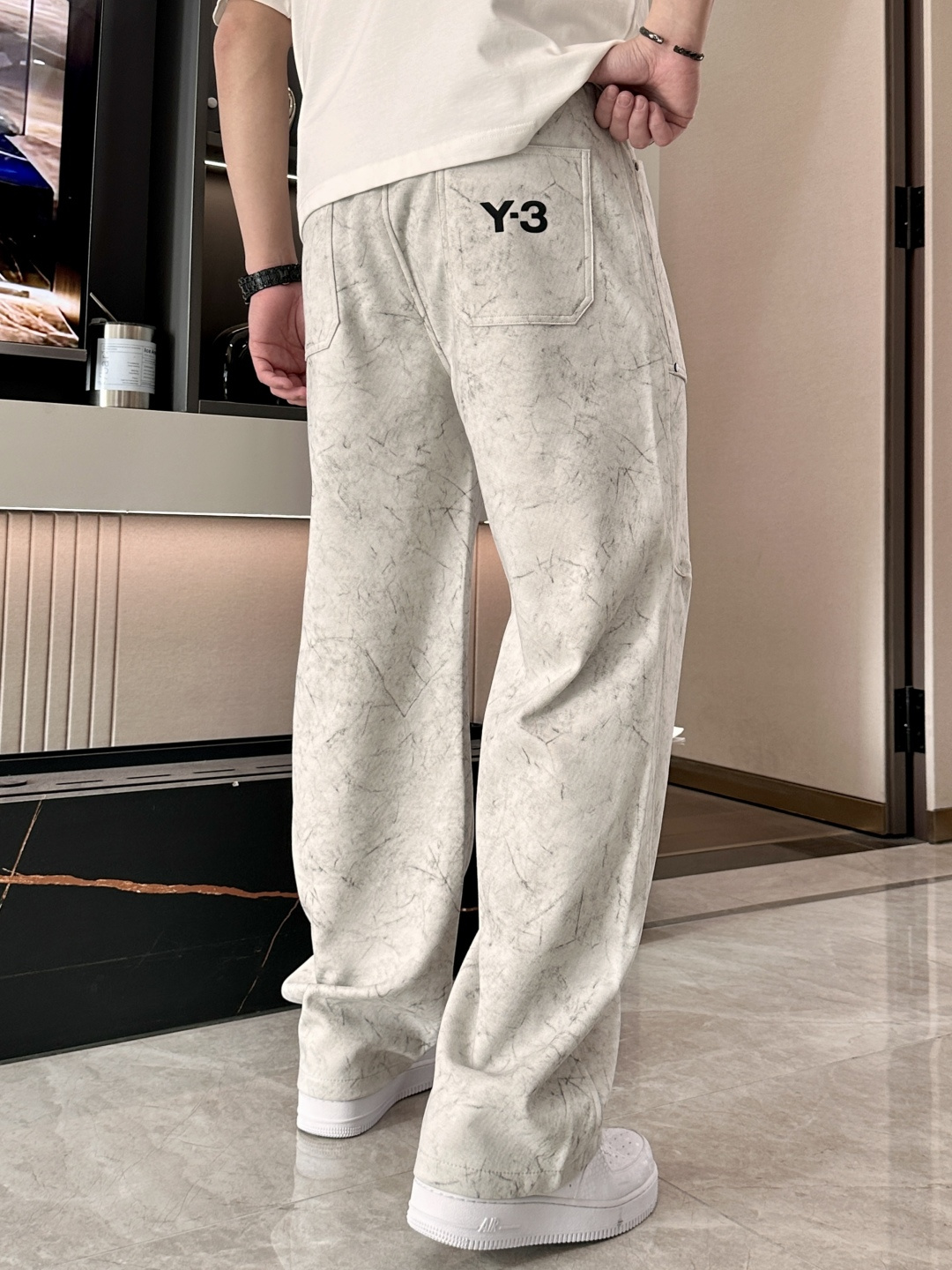 Y-3 2026最新系列男士休闲裤！采用客供弹力柔棉材质，柔软细腻，手感绝佳！品牌格调一览无余！极简主义